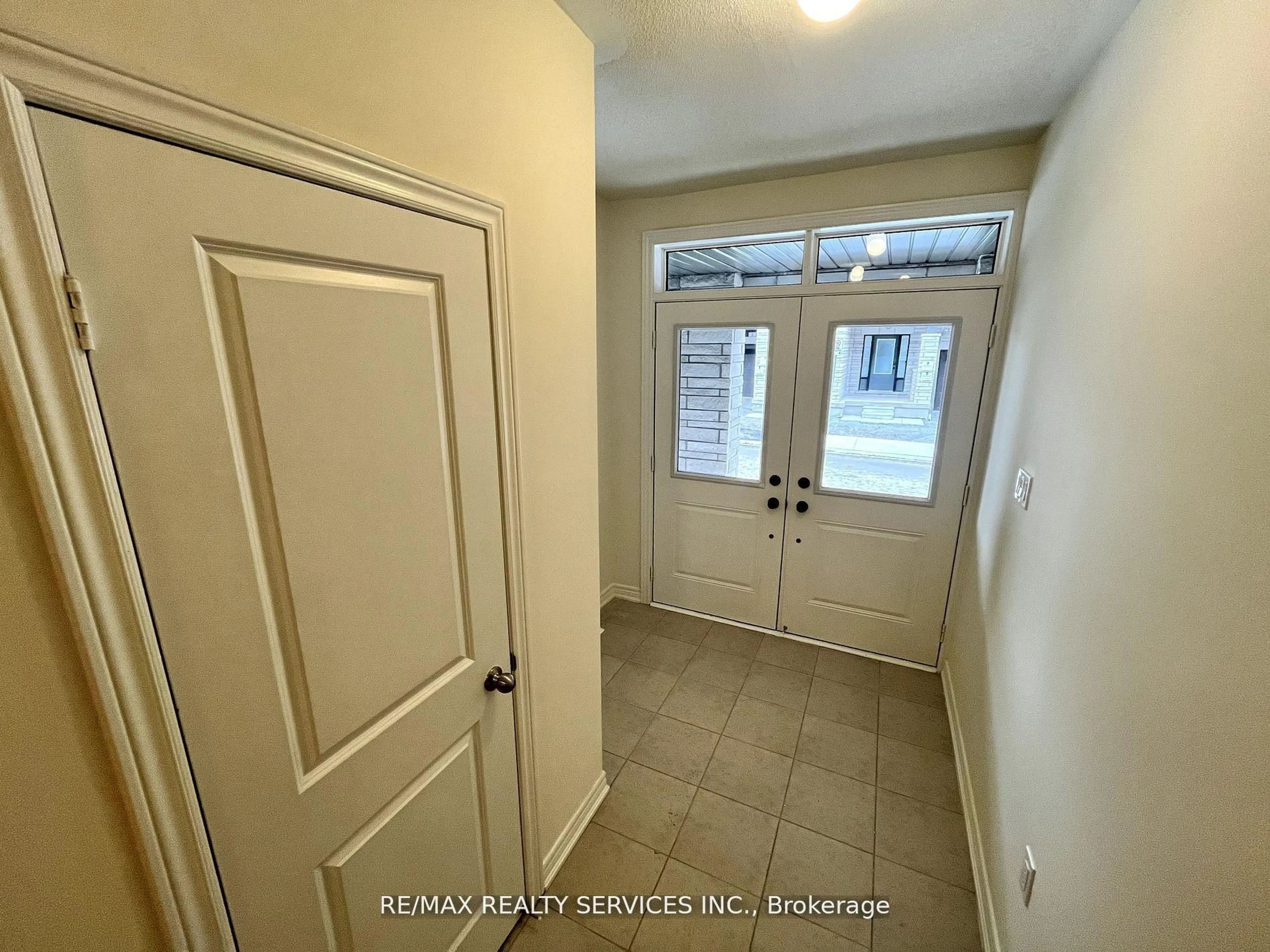 Indoor entryway for 5 Nimmo Lane, Ajax Ontario L1S 0H2