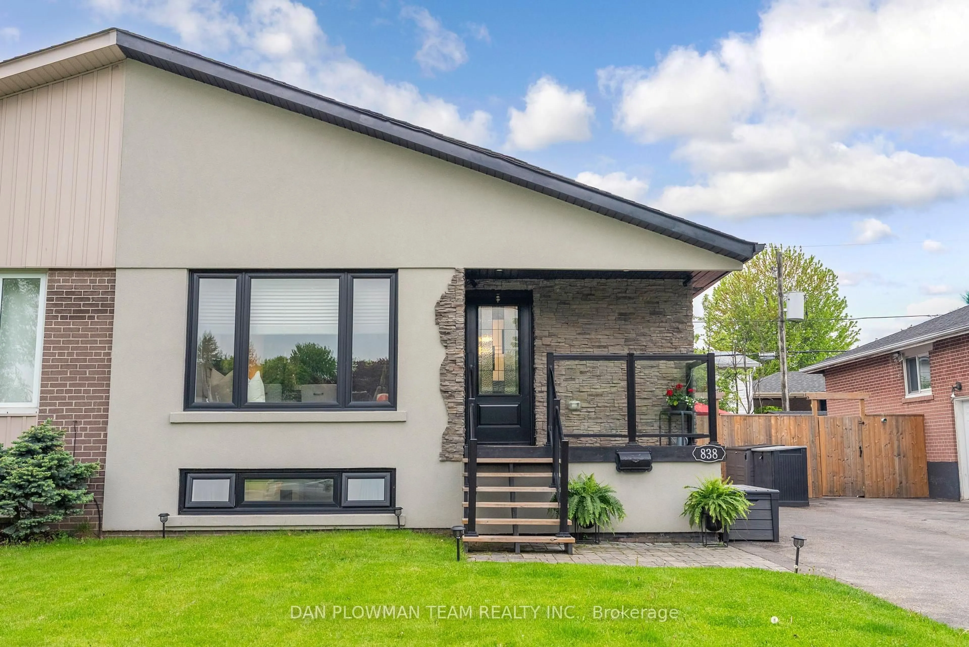 Unknown for 838 Krosno Blvd, Pickering Ontario L1W 1G9