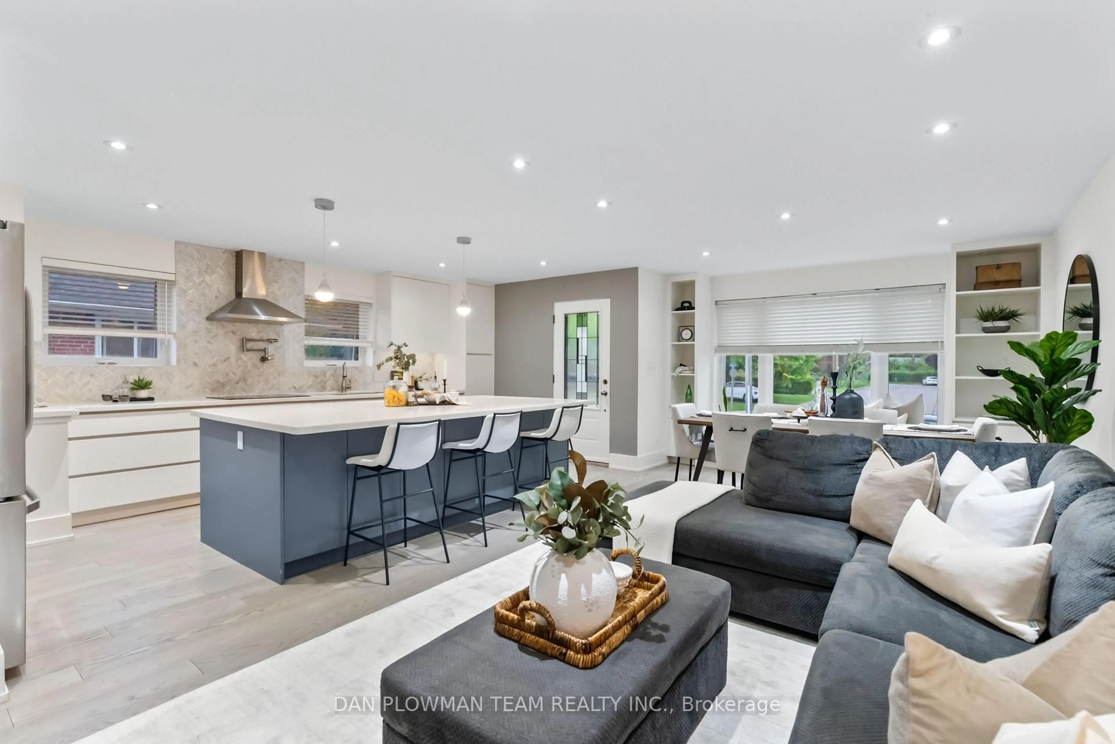 Open concept kitchen, ceramic/tile floor for 838 Krosno Blvd, Pickering Ontario L1W 1G9