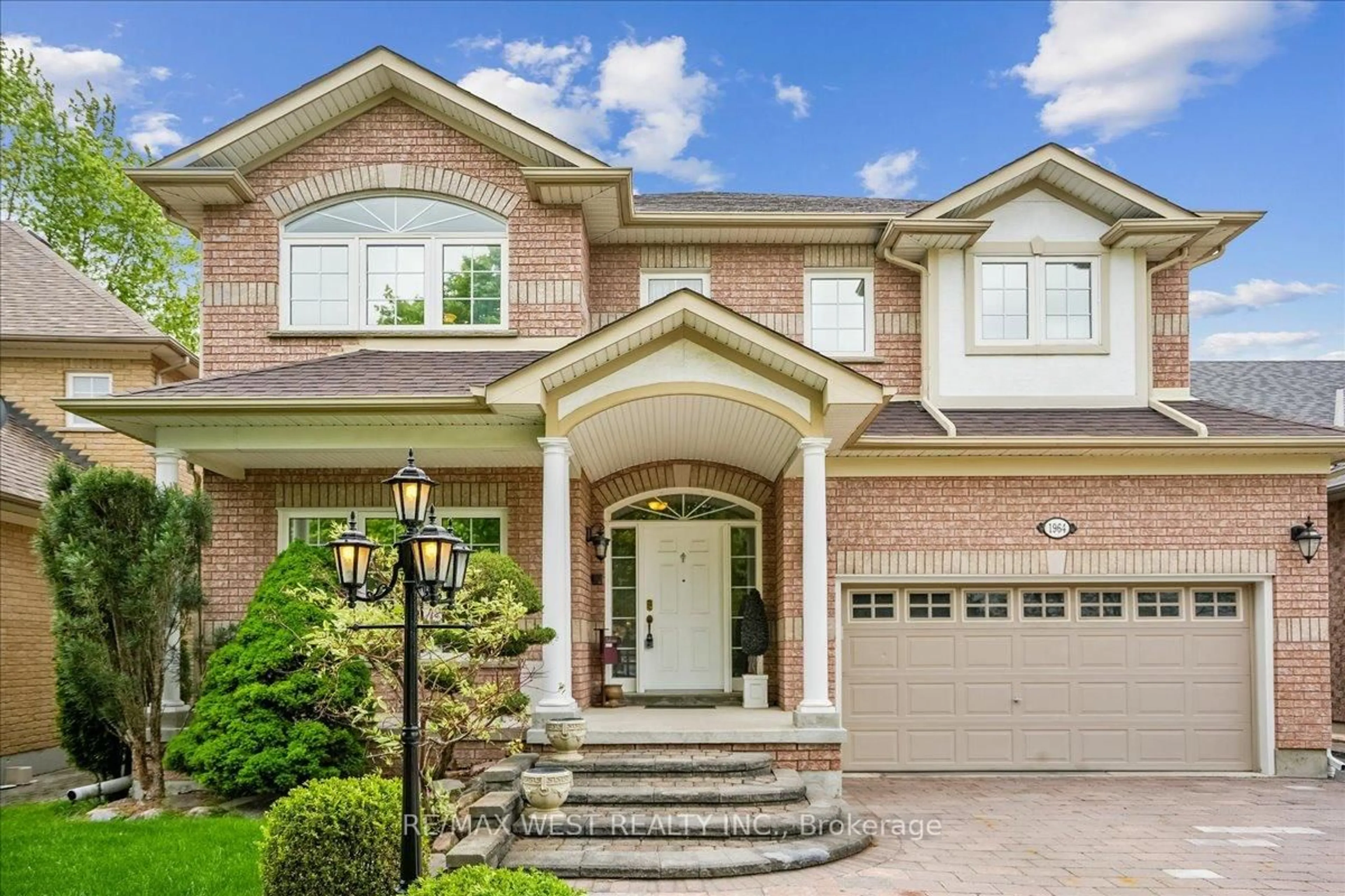 Home with brick exterior material, street for 1964 Walreg Dr, Oshawa Ontario L1G 7W1