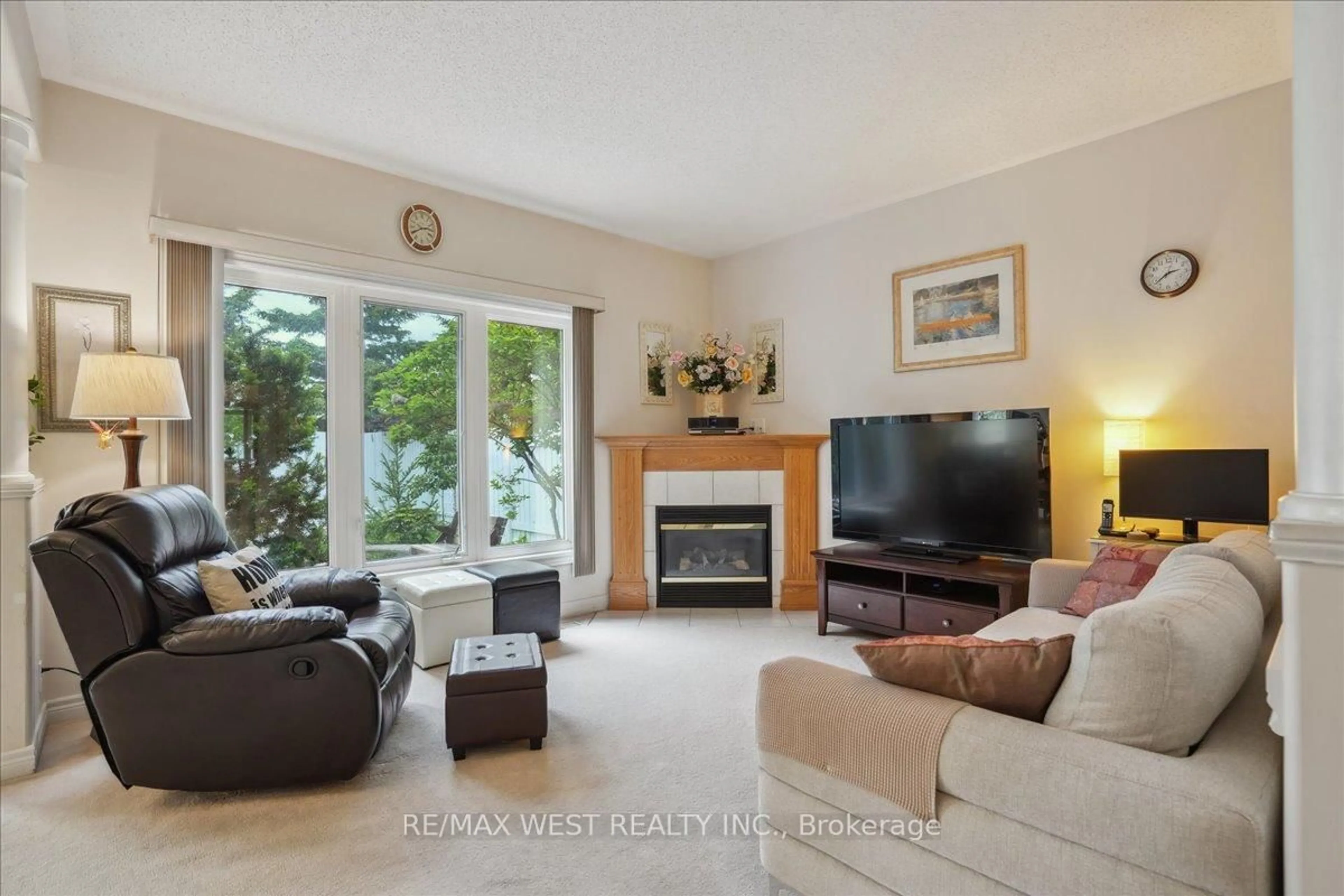 Living room with furniture, unknown for 1964 Walreg Dr, Oshawa Ontario L1G 7W1