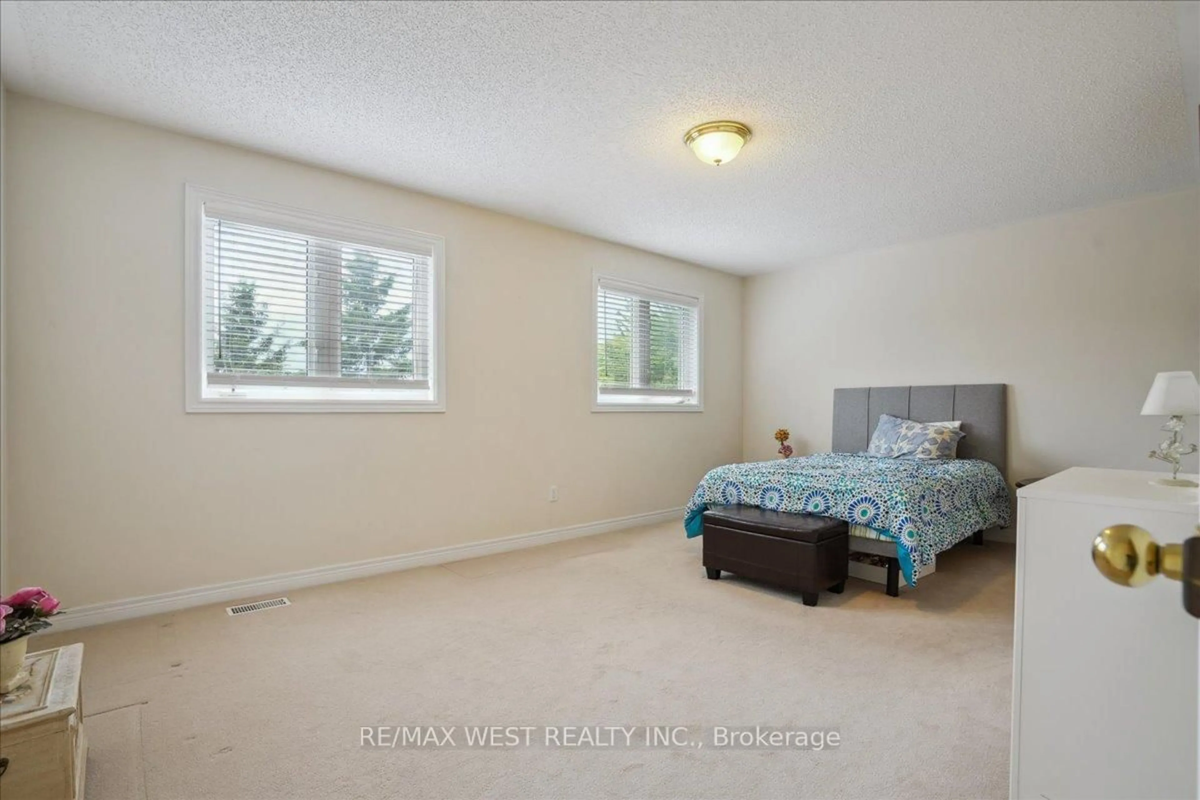 A pic of a room for 1964 Walreg Dr, Oshawa Ontario L1G 7W1