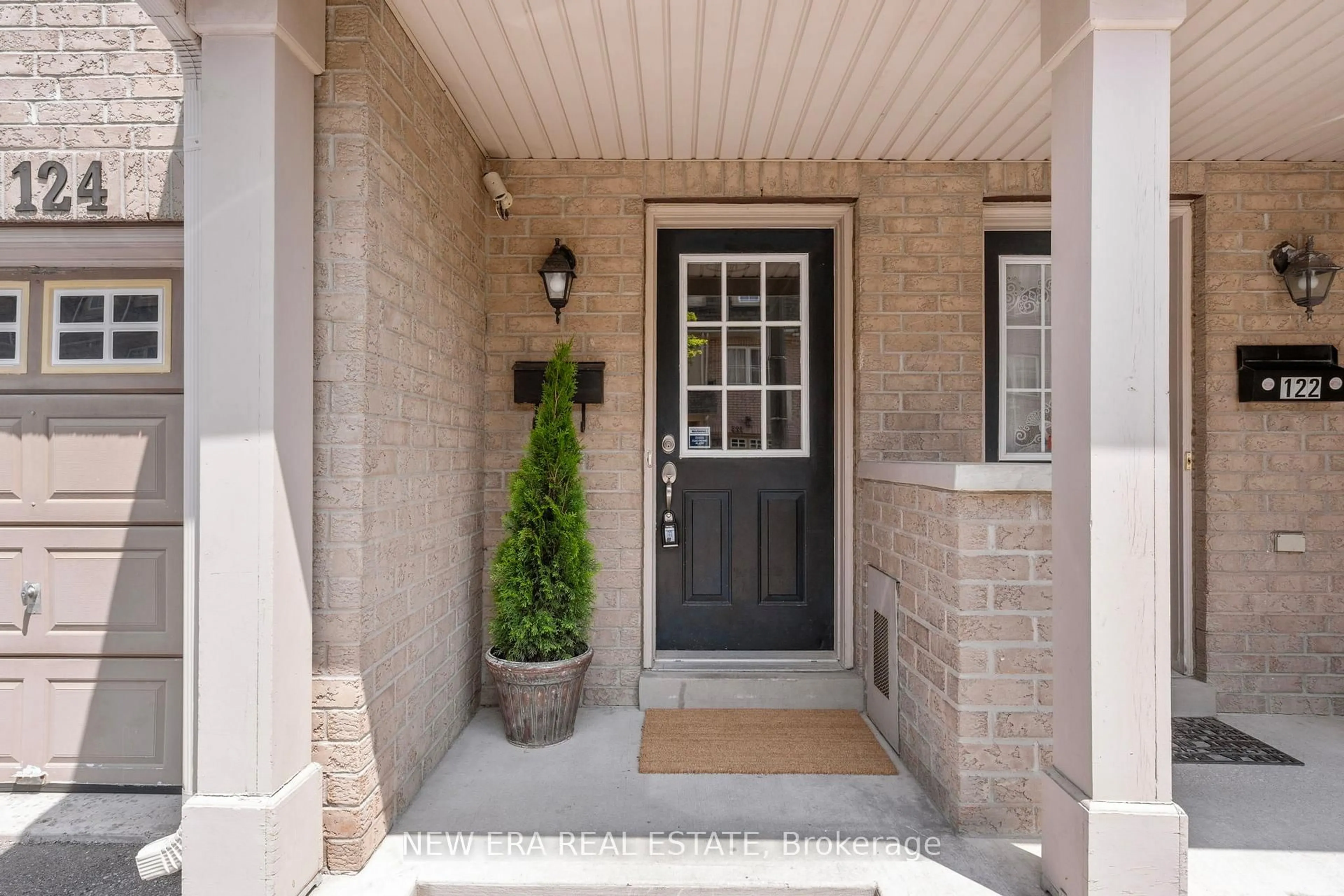 Indoor entryway for 124 Jenkinson Way #24, Toronto Ontario M1P 5H4