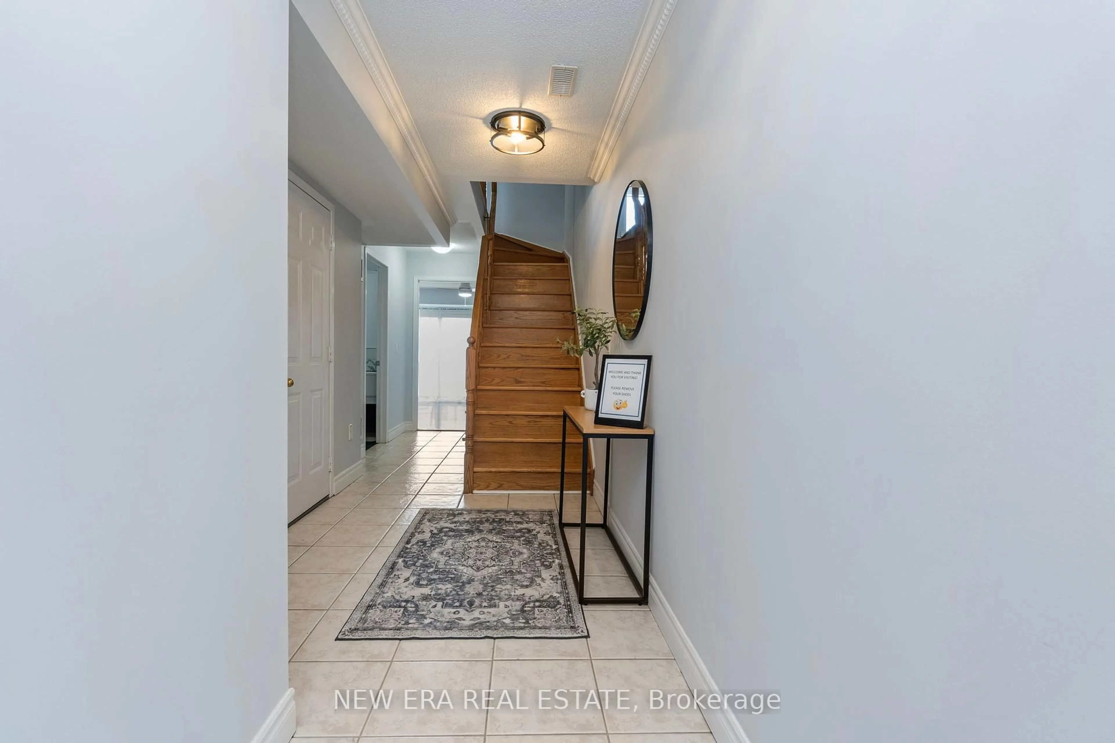 Indoor entryway for 124 Jenkinson Way #24, Toronto Ontario M1P 5H4