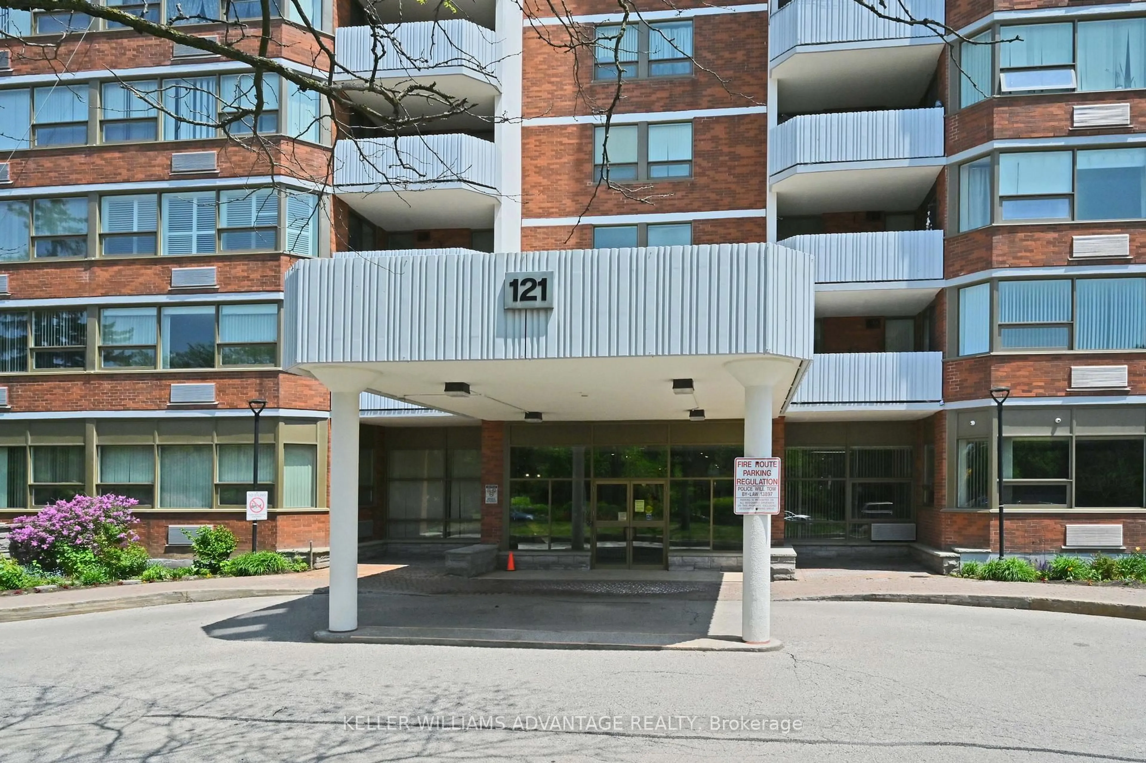 Indoor foyer for 121 Ling Rd #1804, Toronto Ontario M1E 4Y2