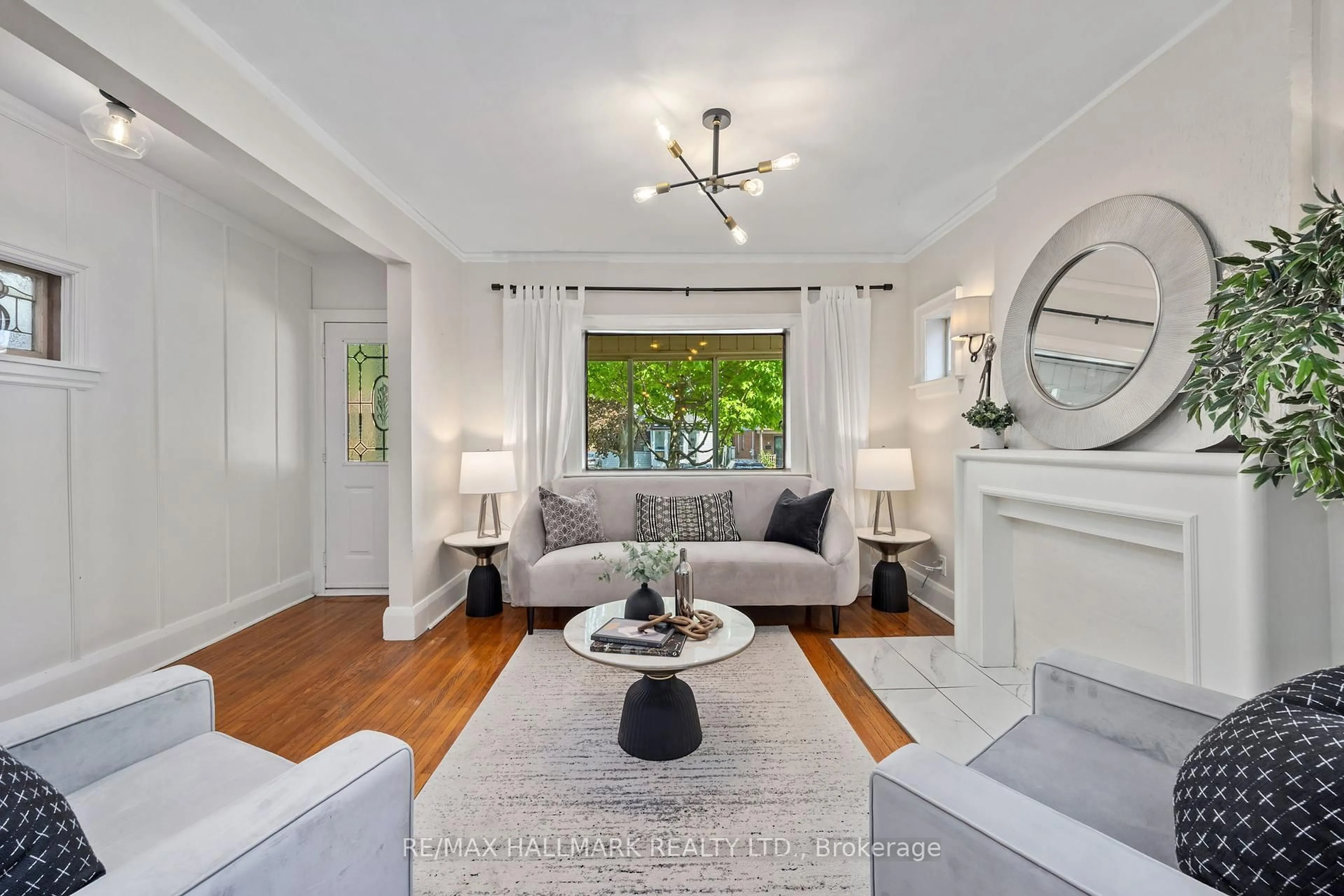 Living room with furniture, unknown for 76 South Woodrow Blvd, Toronto Ontario M1N 3L6