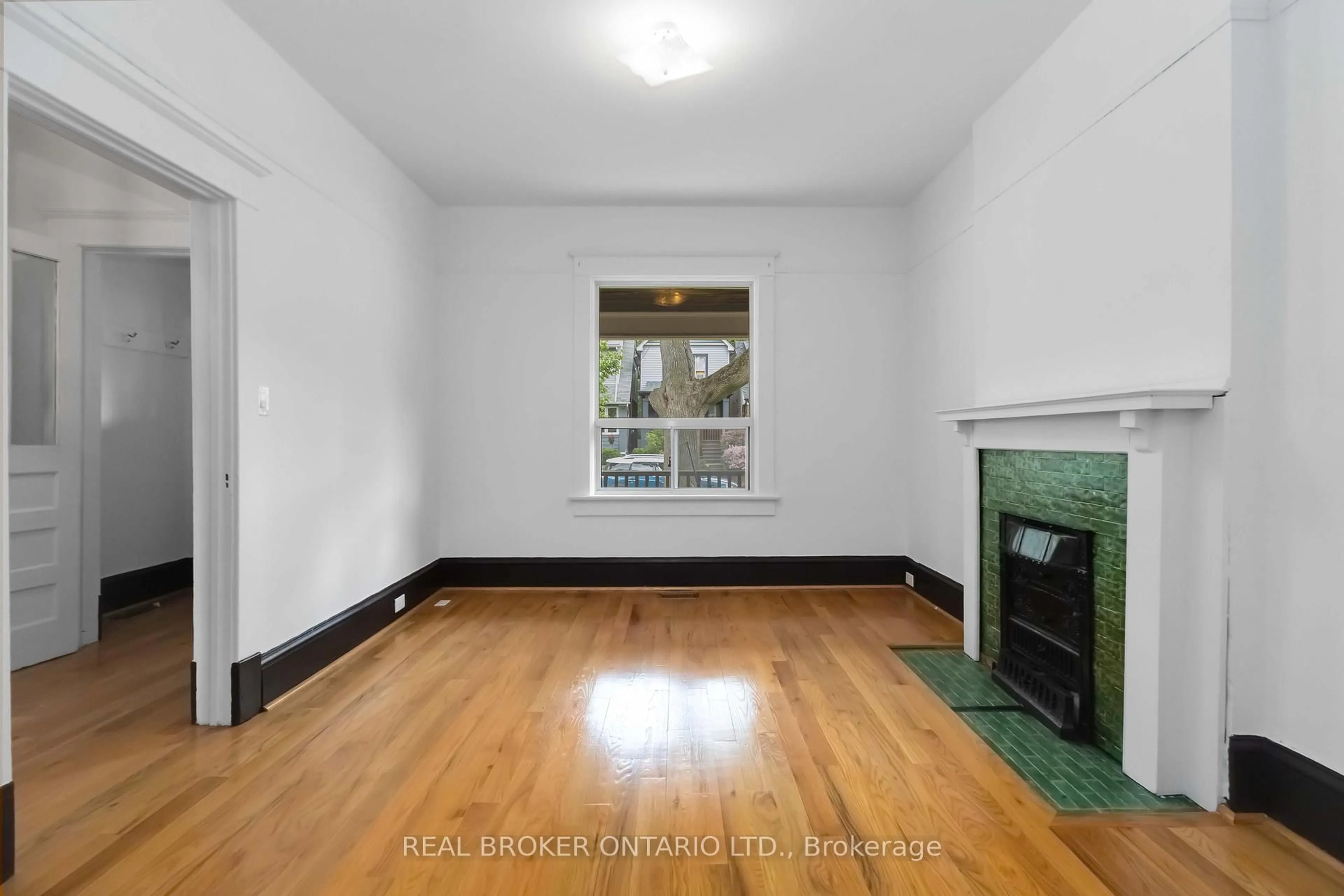 A pic of a room for 14 Devon Rd, Toronto Ontario M4E 2J8
