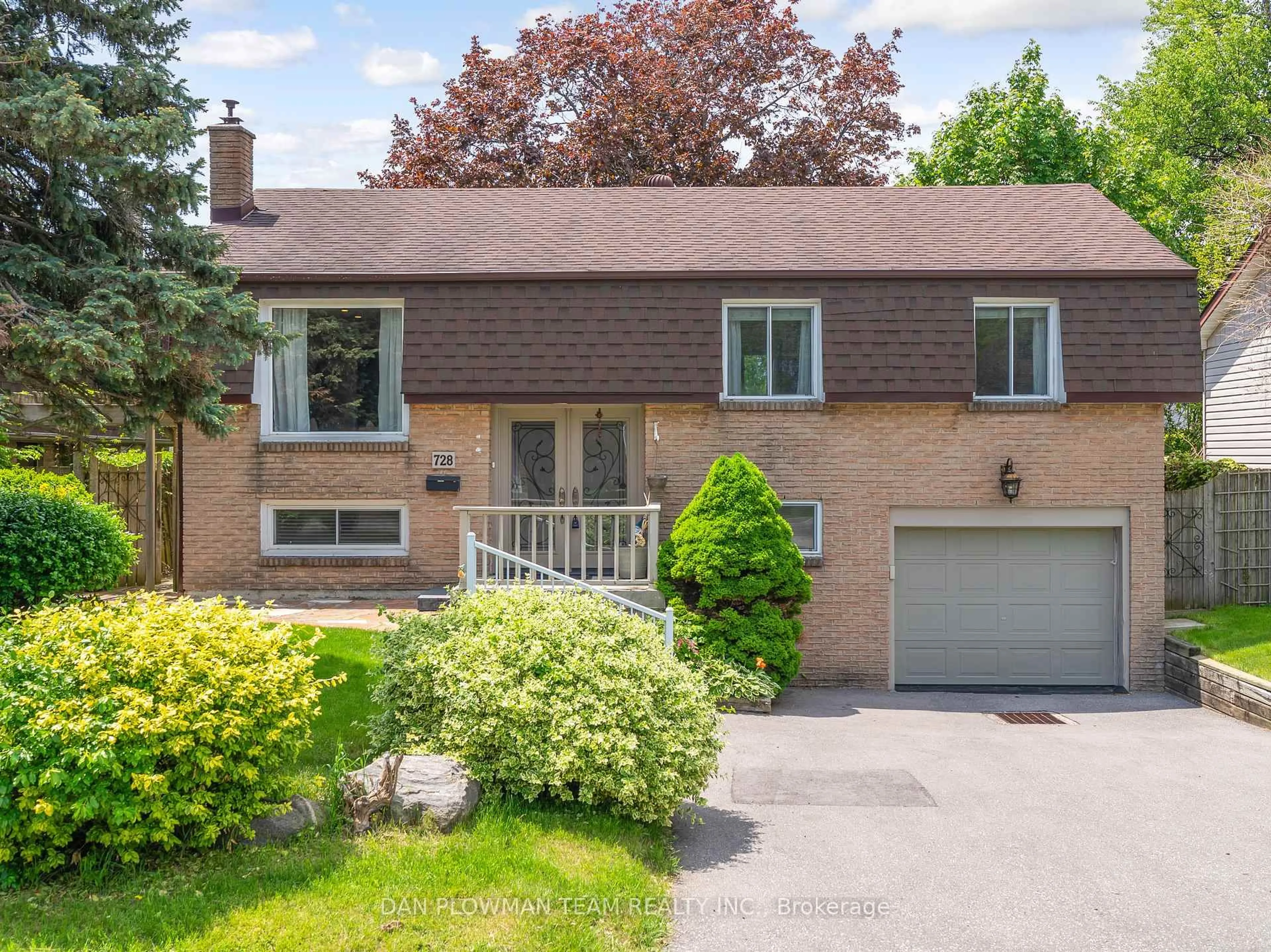 Home with brick exterior material, street for 728 Pickering Beach Rd, Ajax Ontario L1S 3K8