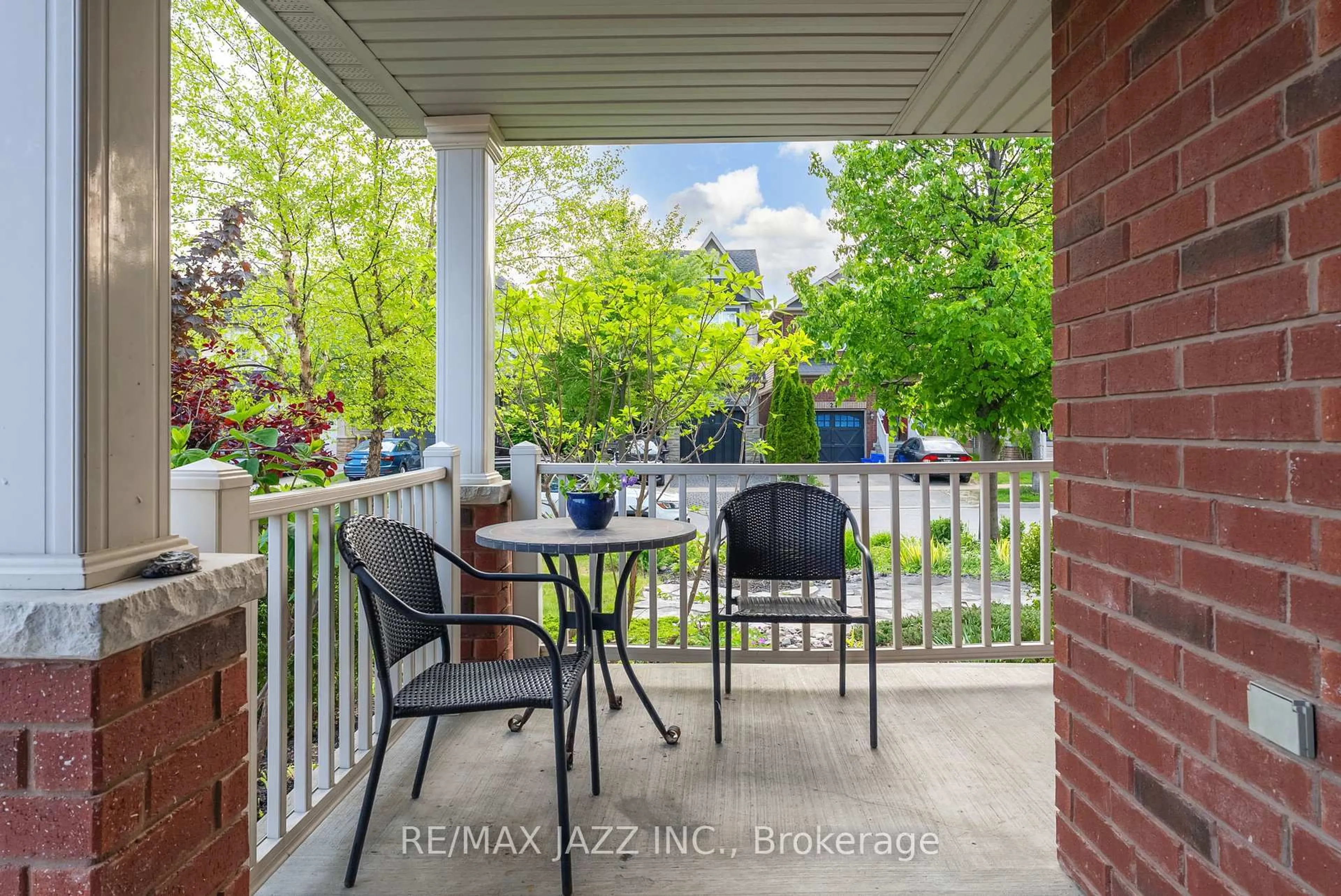 Patio, street for 119 Bettina Pl, Whitby Ontario L1R 0G1