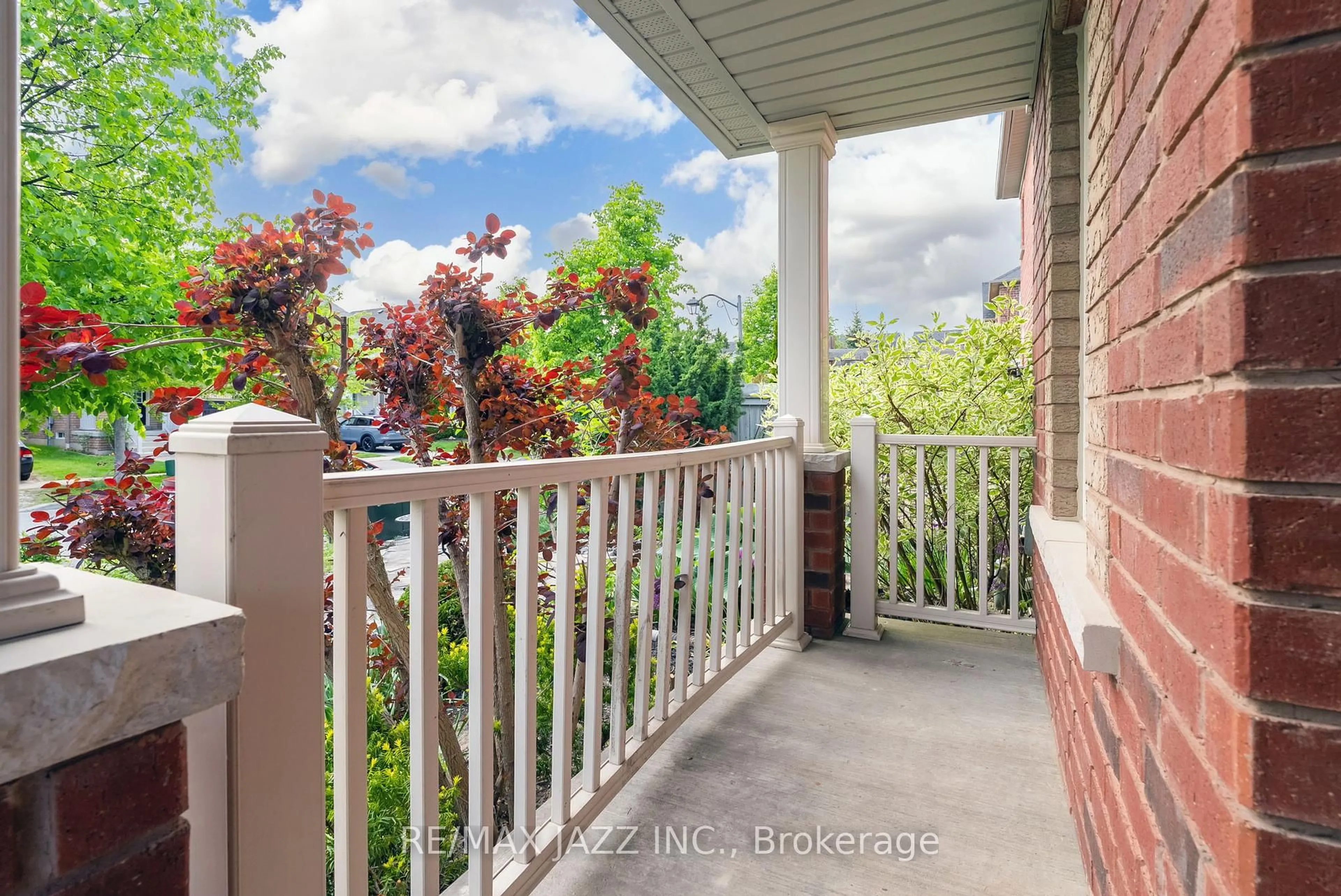 Patio, street for 119 Bettina Pl, Whitby Ontario L1R 0G1