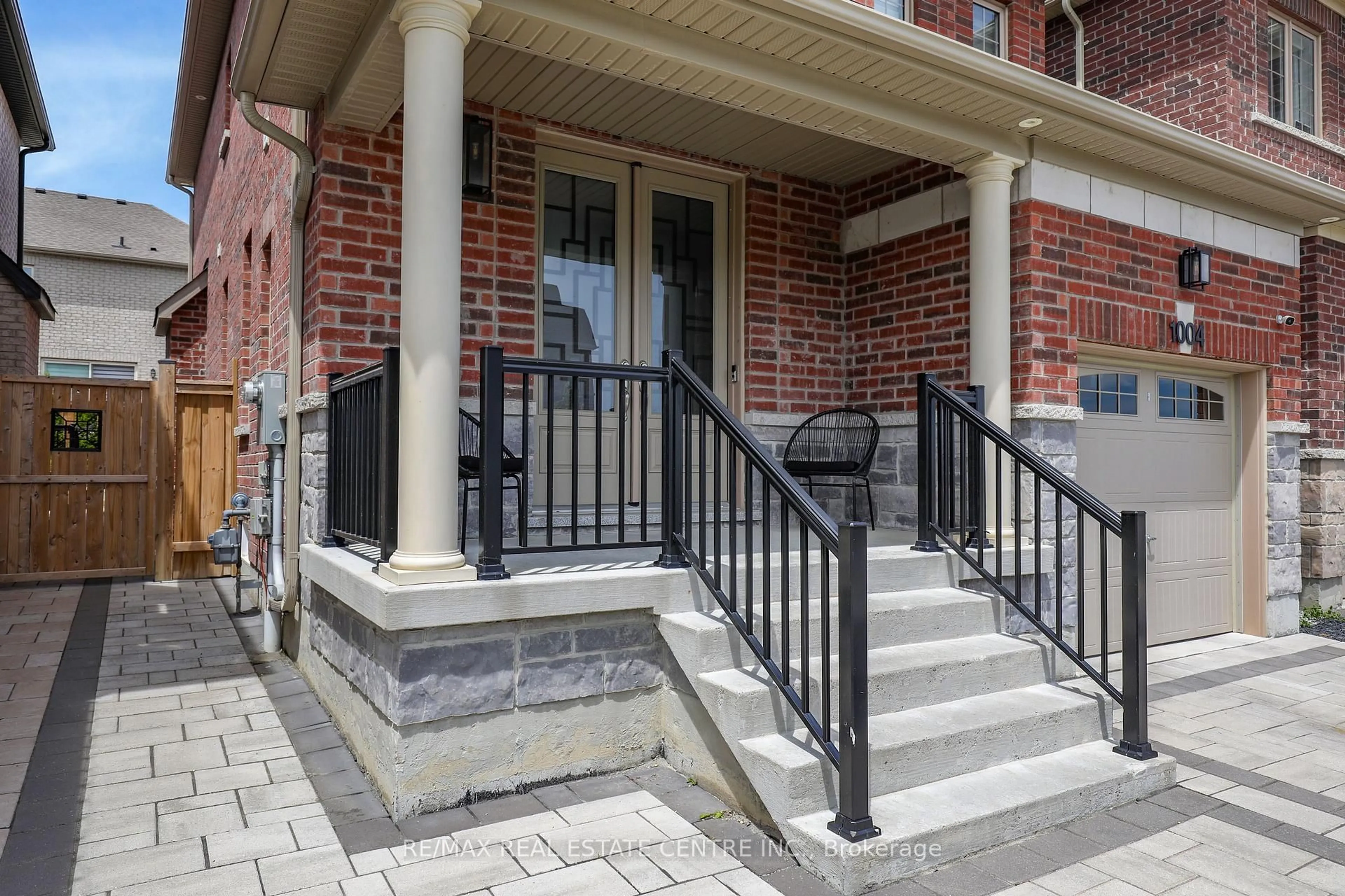 Unknown for 1004 Kingpeak Cres, Pickering Ontario L1X 0H3