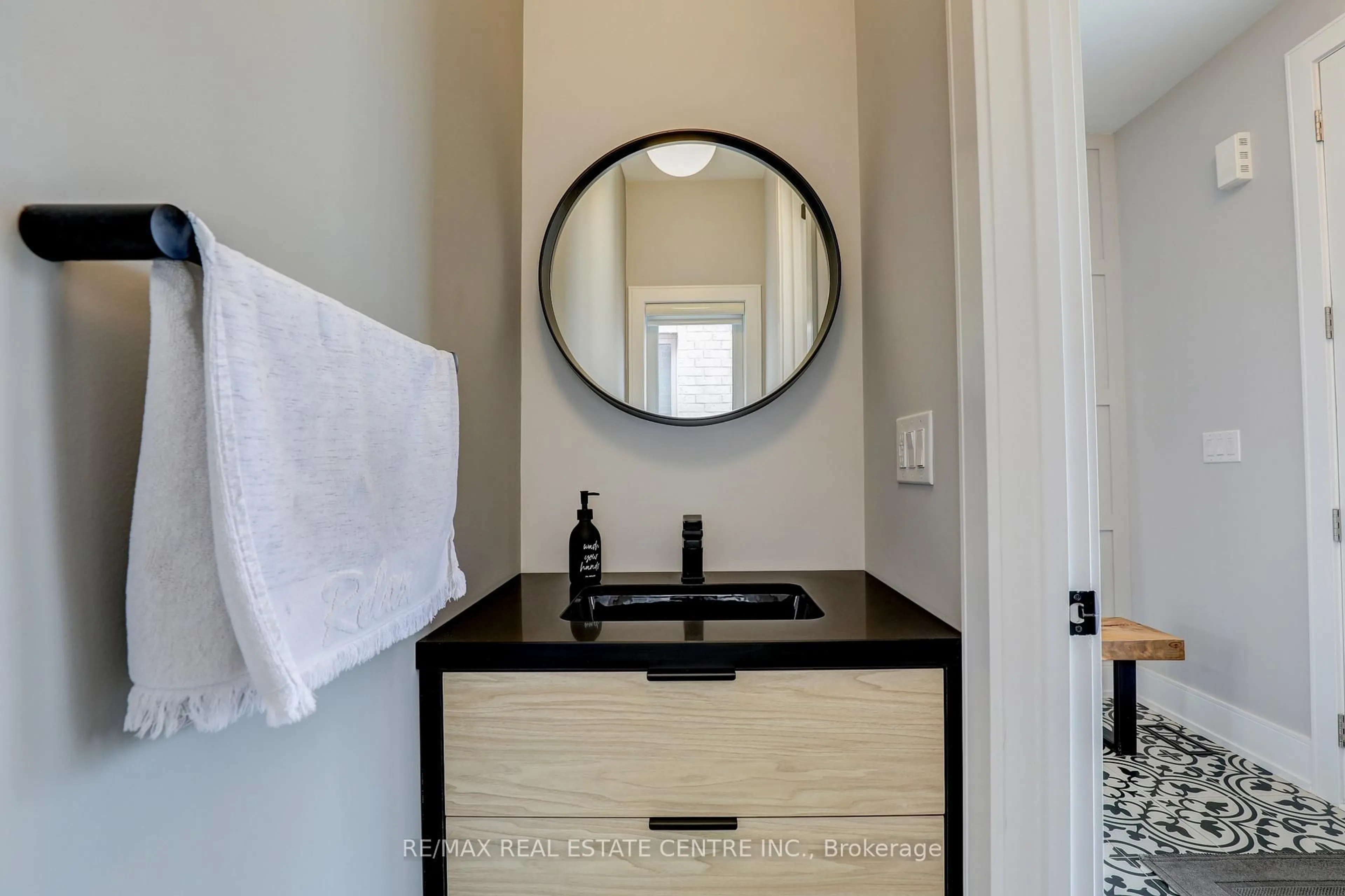 Contemporary bathroom, ceramic/tile floor for 1004 Kingpeak Cres, Pickering Ontario L1X 0H3