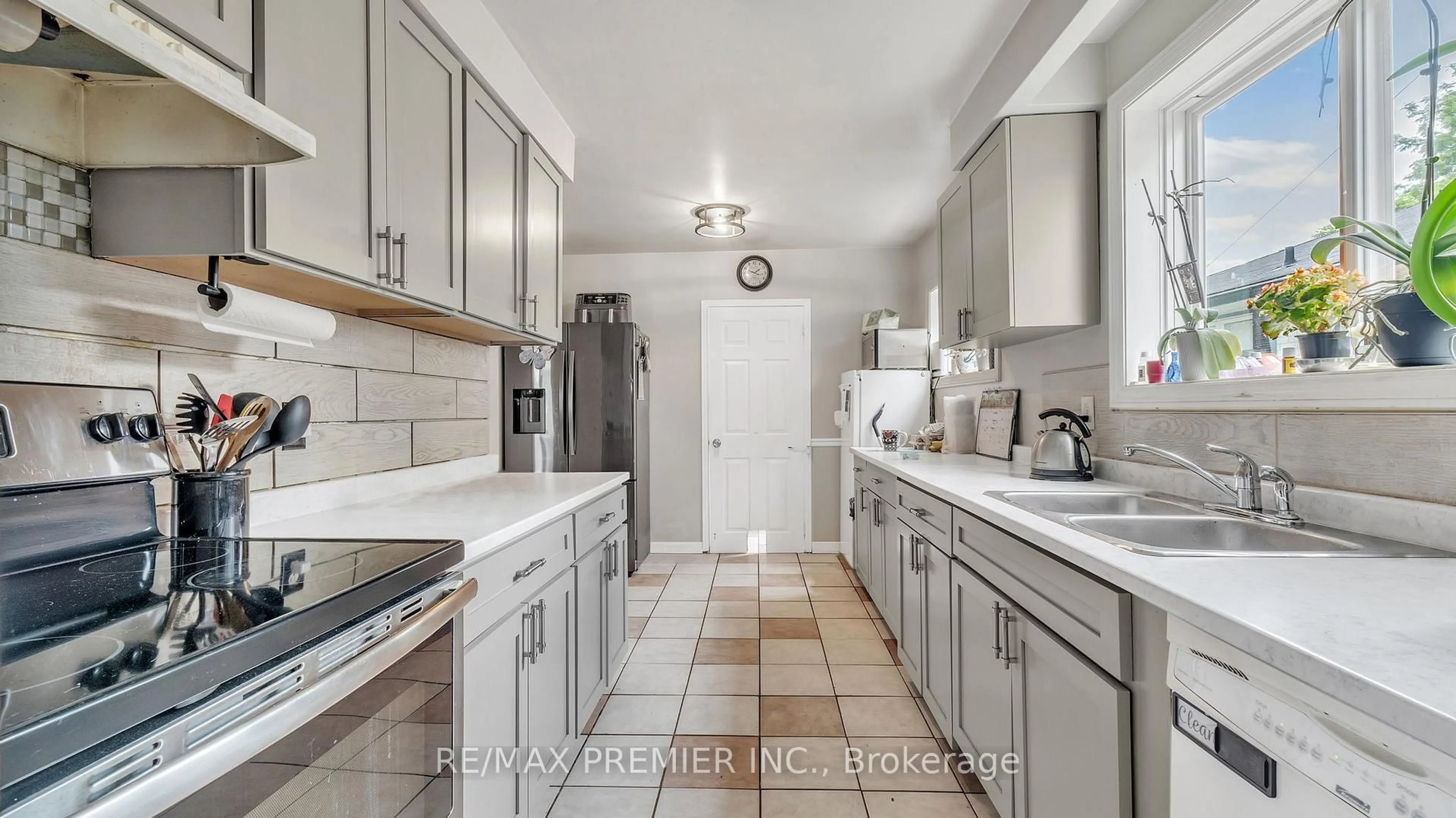 Unknown for 437 Adelaide Ave, Oshawa Ontario L1G 2A4