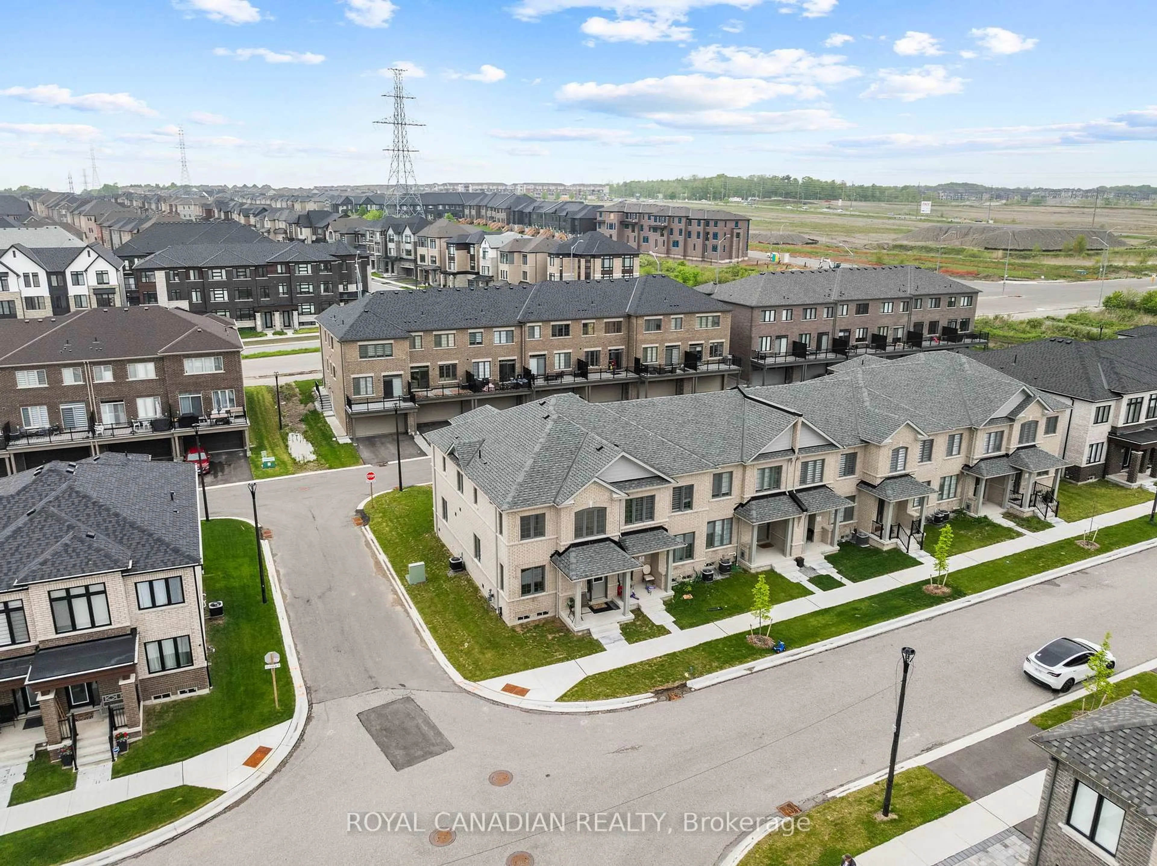 A pic from outside/outdoor area/front of a property/back of a property/a pic from drone, street for 2670 Delphinium Tr, Pickering Ontario L1X 0M1