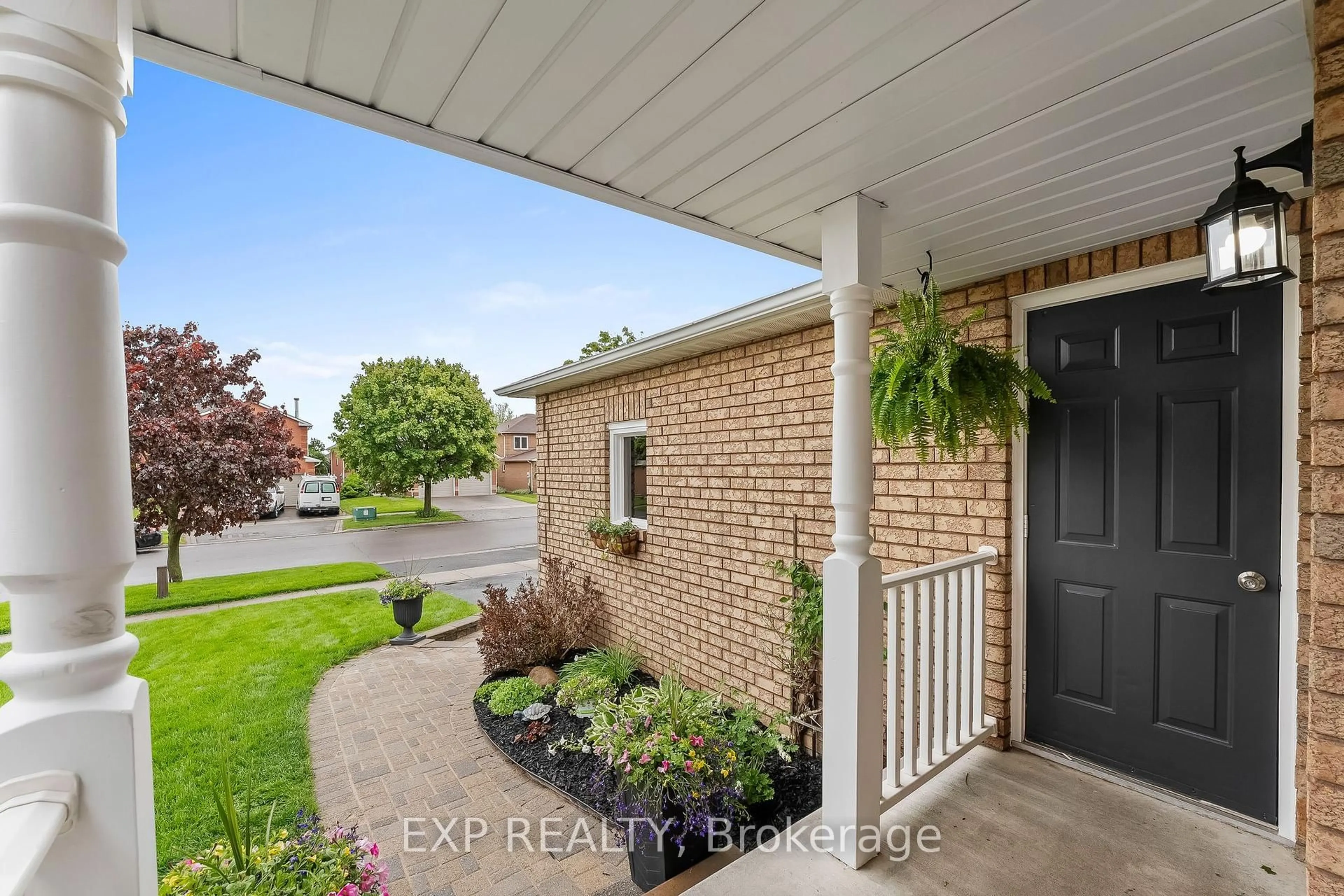 Indoor entryway for 104 Apple Blossom Blvd, Clarington Ontario L1C 4T7