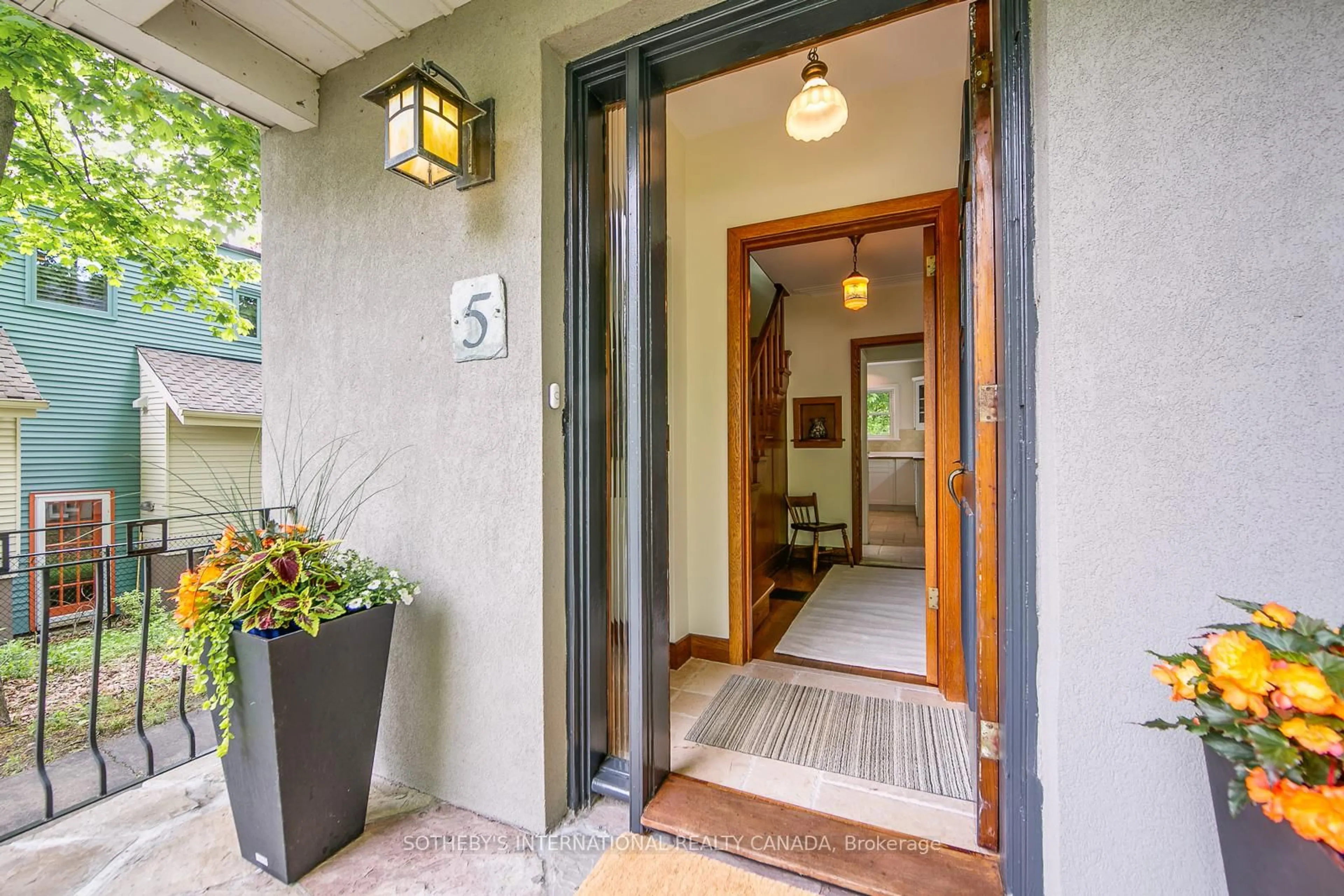Indoor entryway for 5 Springbank Ave, Toronto Ontario M1N 1G2