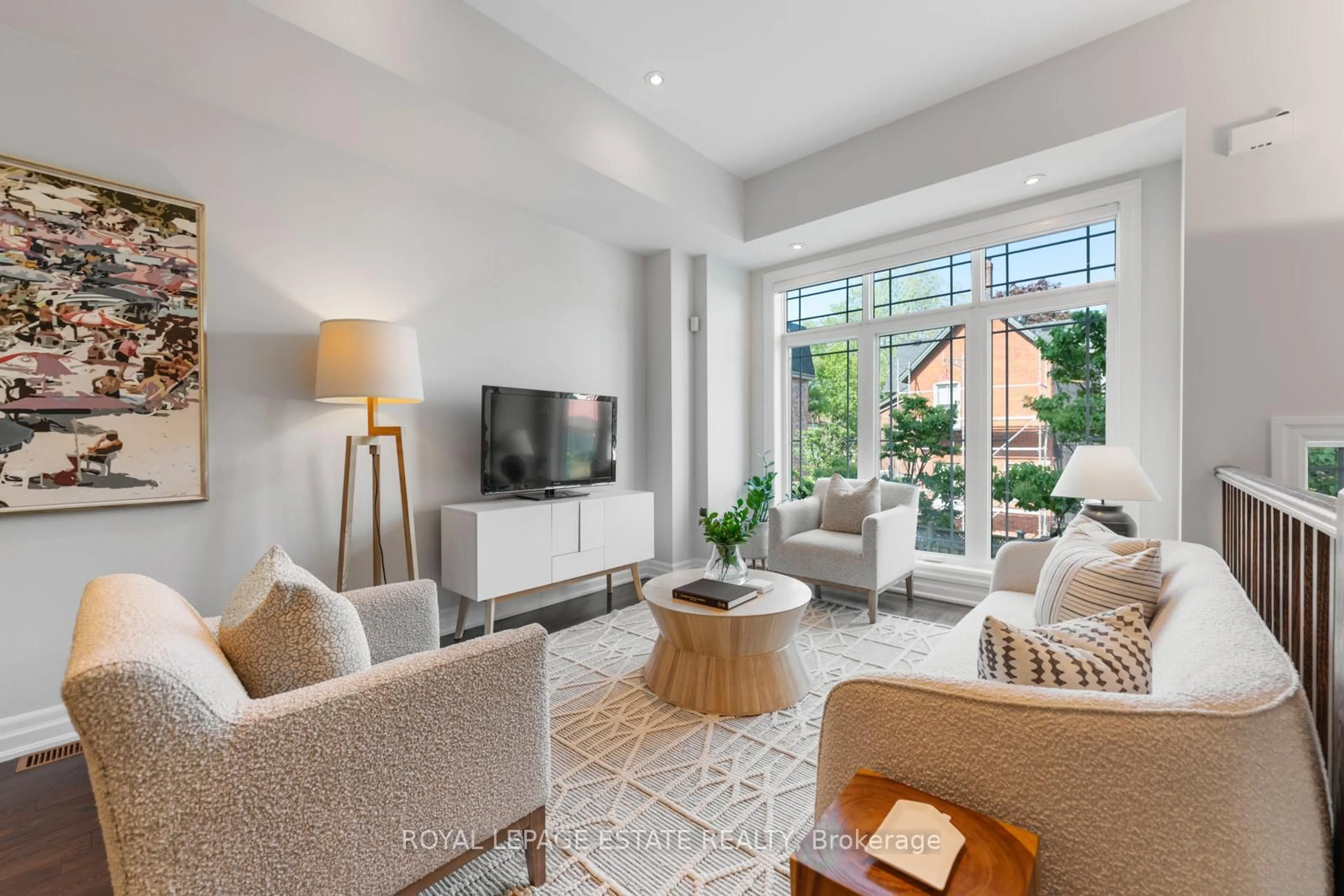 Living room with furniture, unknown for 18A Kimberley Ave, Toronto Ontario M4E 2Z2