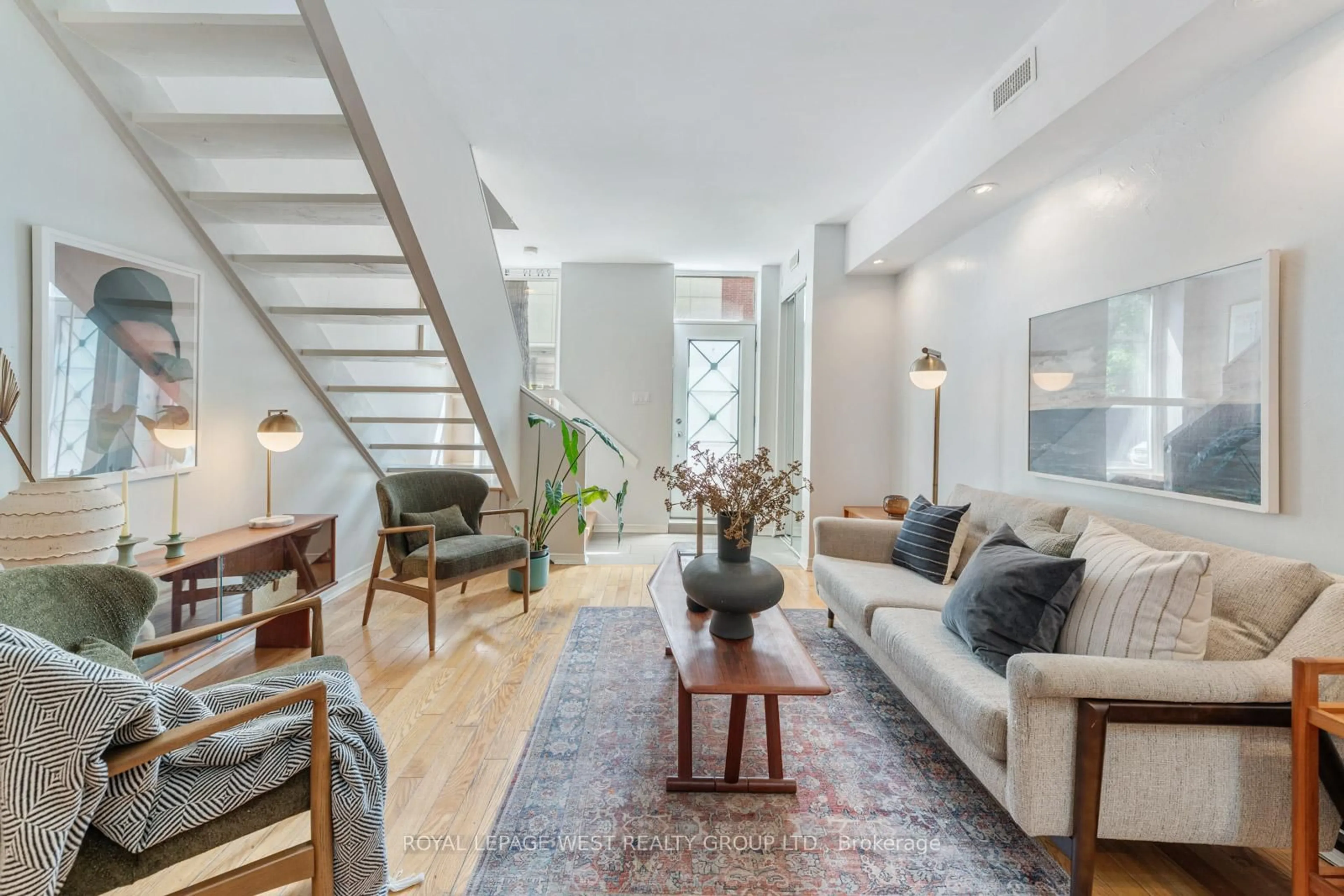 Living room with furniture, unknown for 6 Verral Ave, Toronto Ontario M4M 2R2