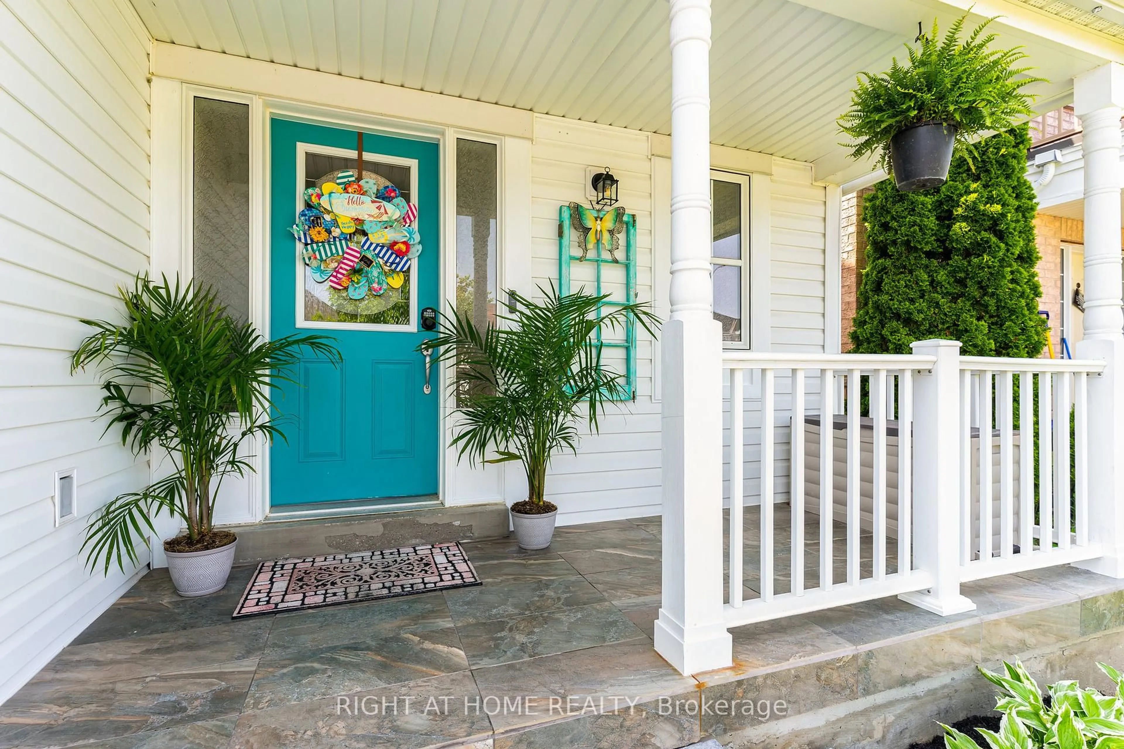 Indoor entryway for 1184 Stire St, Oshawa Ontario L1K 0G5