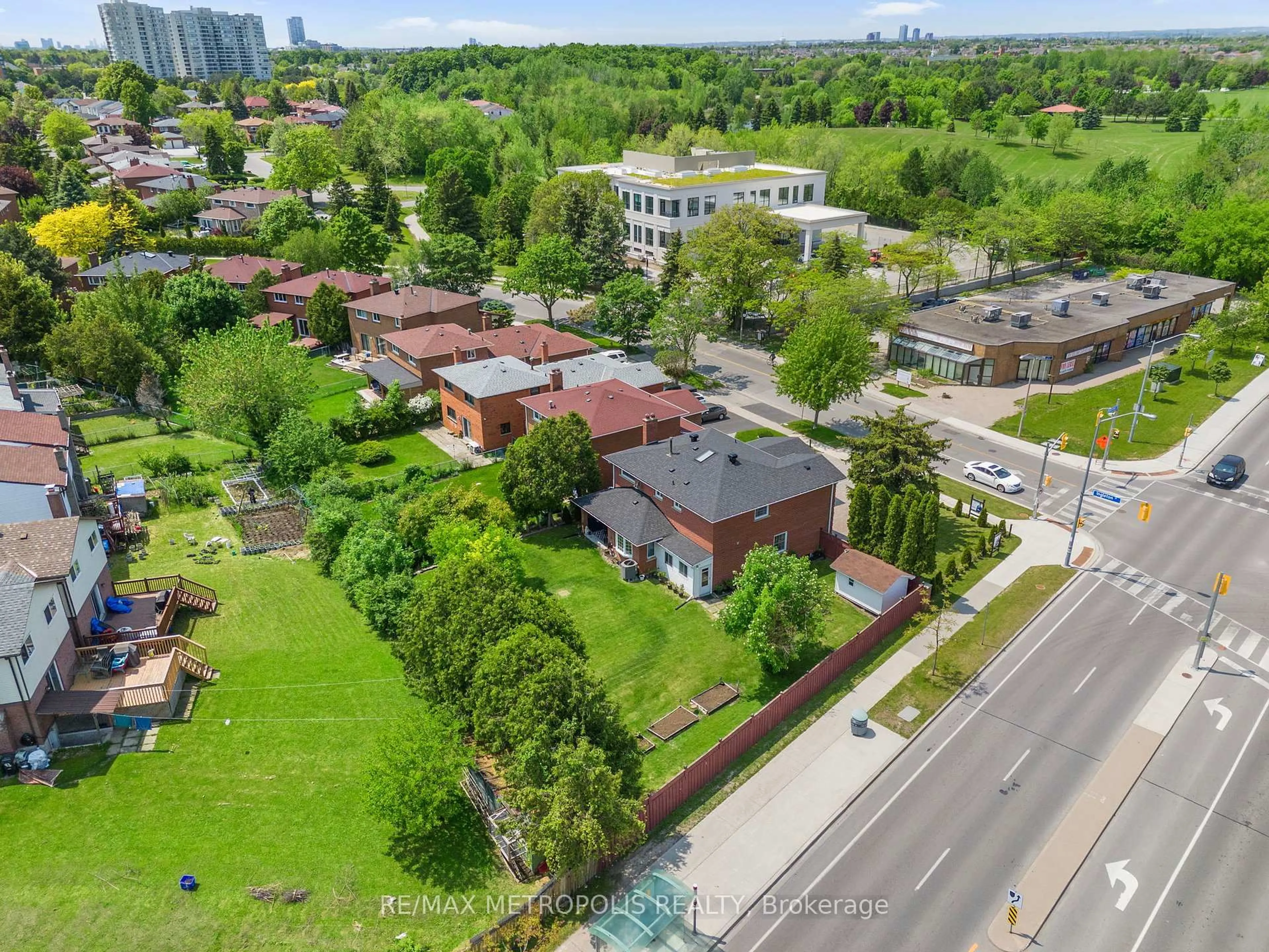 A pic from outside/outdoor area/front of a property/back of a property/a pic from drone, city buildings view from balcony for 267 Ingleton Blvd, Toronto Ontario M1V 2A3