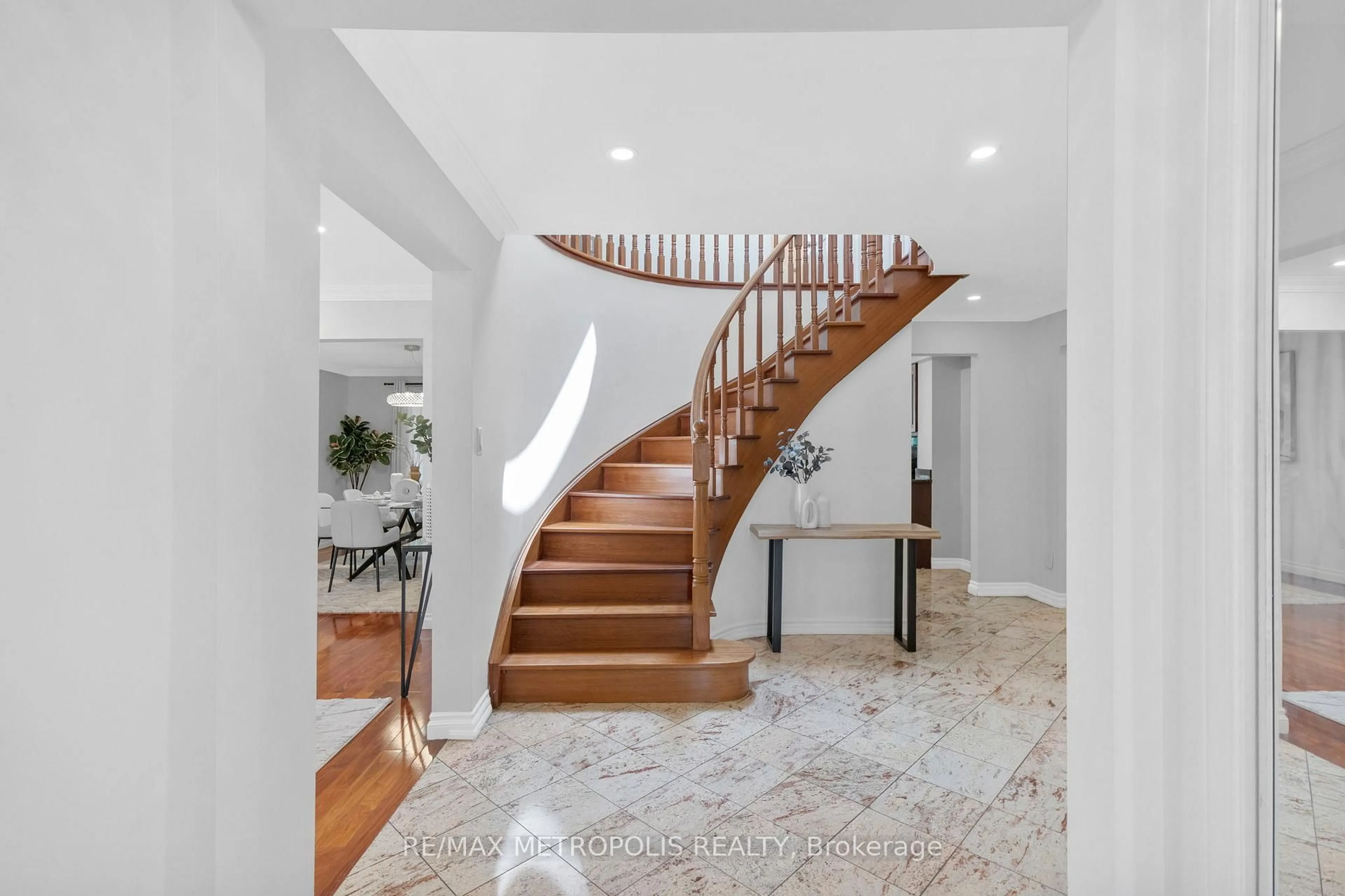 Stairs for 267 Ingleton Blvd, Toronto Ontario M1V 2A3