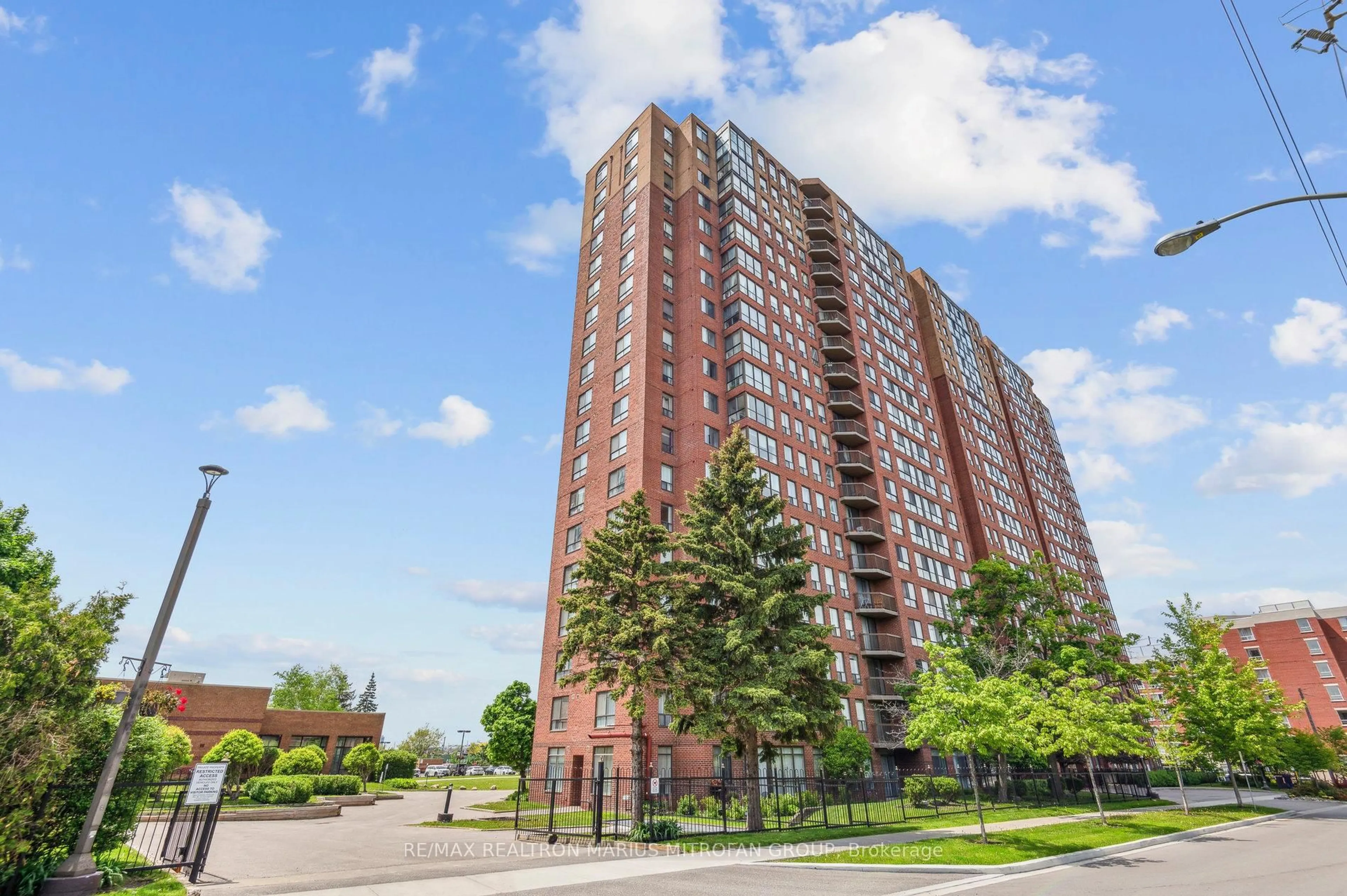 Home with brick exterior material, unknown for 330 Mccowan Rd #1508, Toronto Ontario M1J 3N3