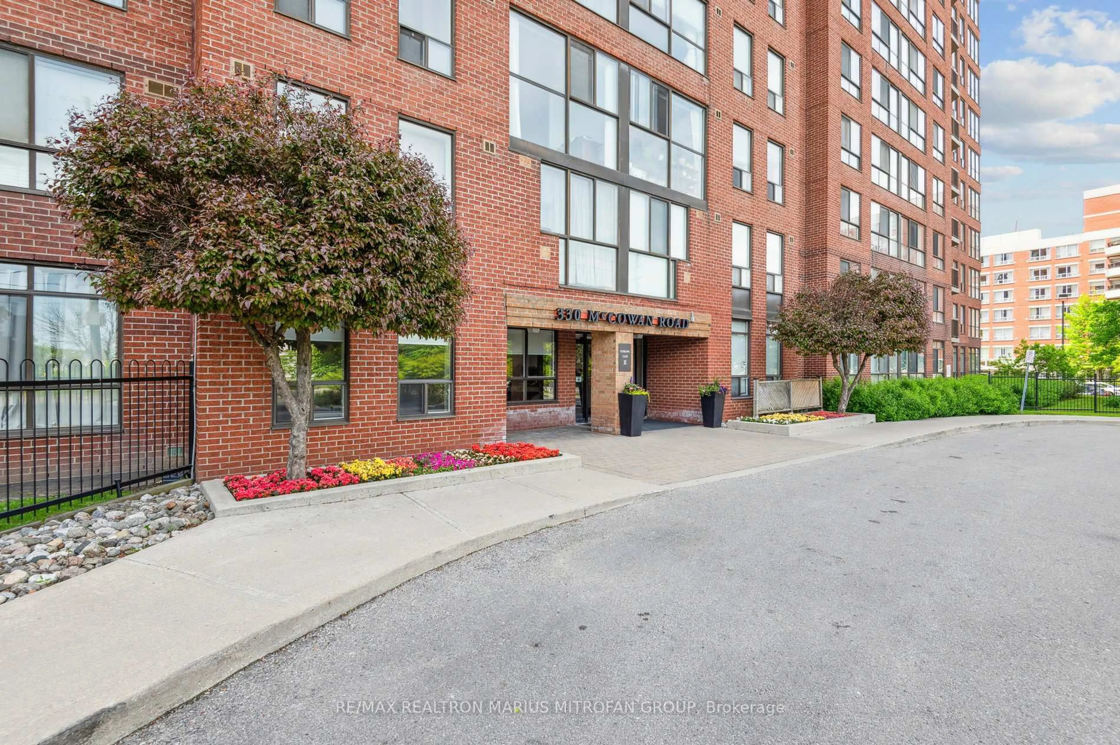 Indoor foyer for 330 Mccowan Rd #1508, Toronto Ontario M1J 3N3