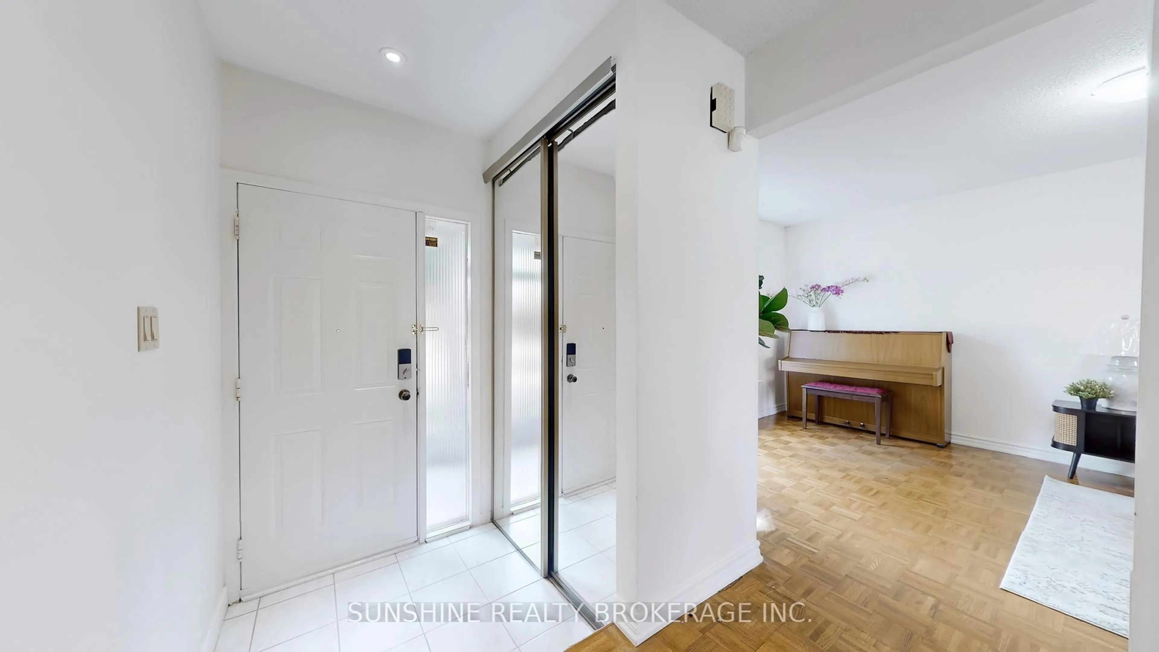 Indoor entryway for 115 Ambercroft Blvd, Toronto Ontario M1W 3K8