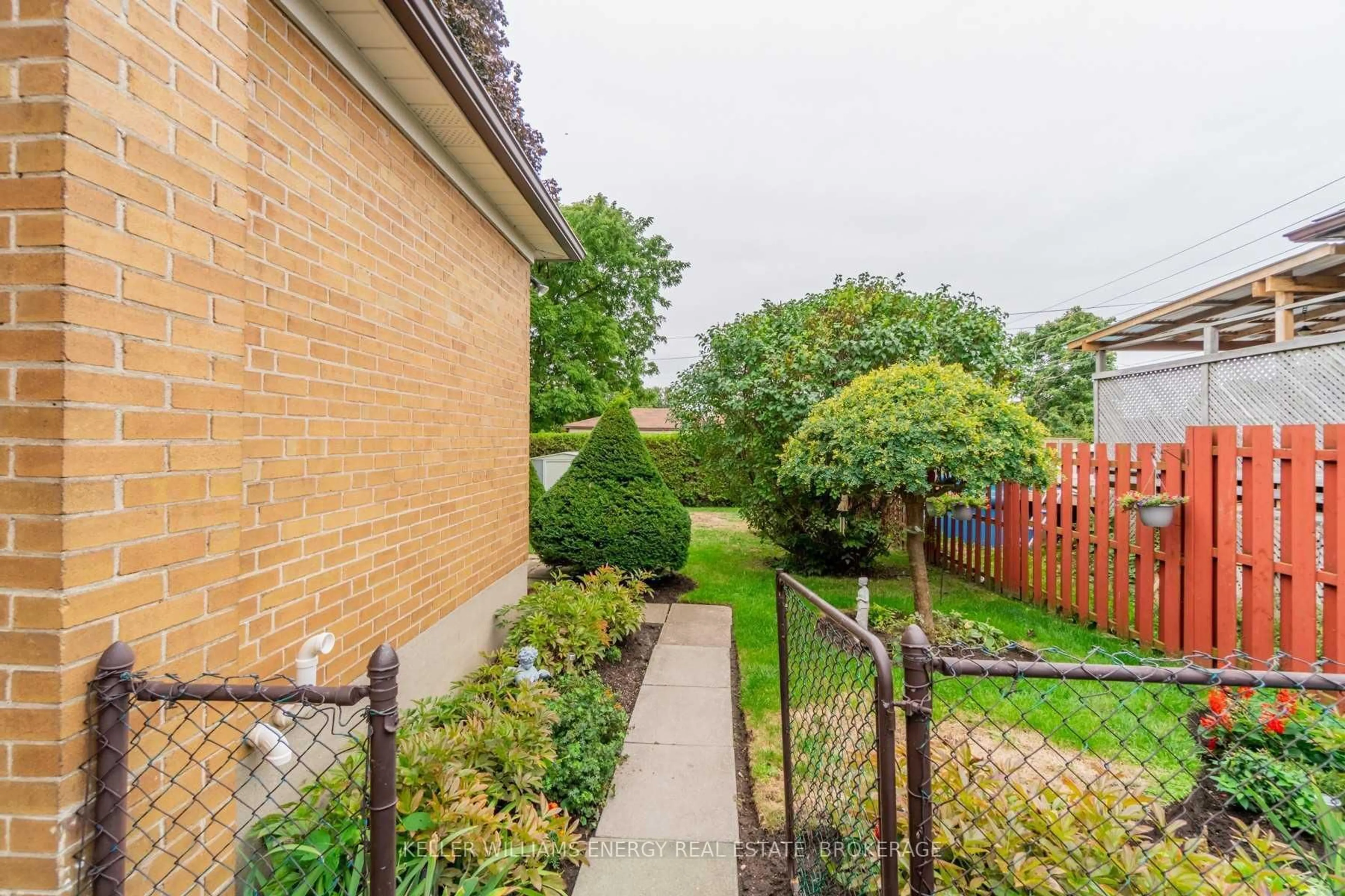 Patio, street for 339 Jasper Ave, Oshawa Ontario L1J 1L6