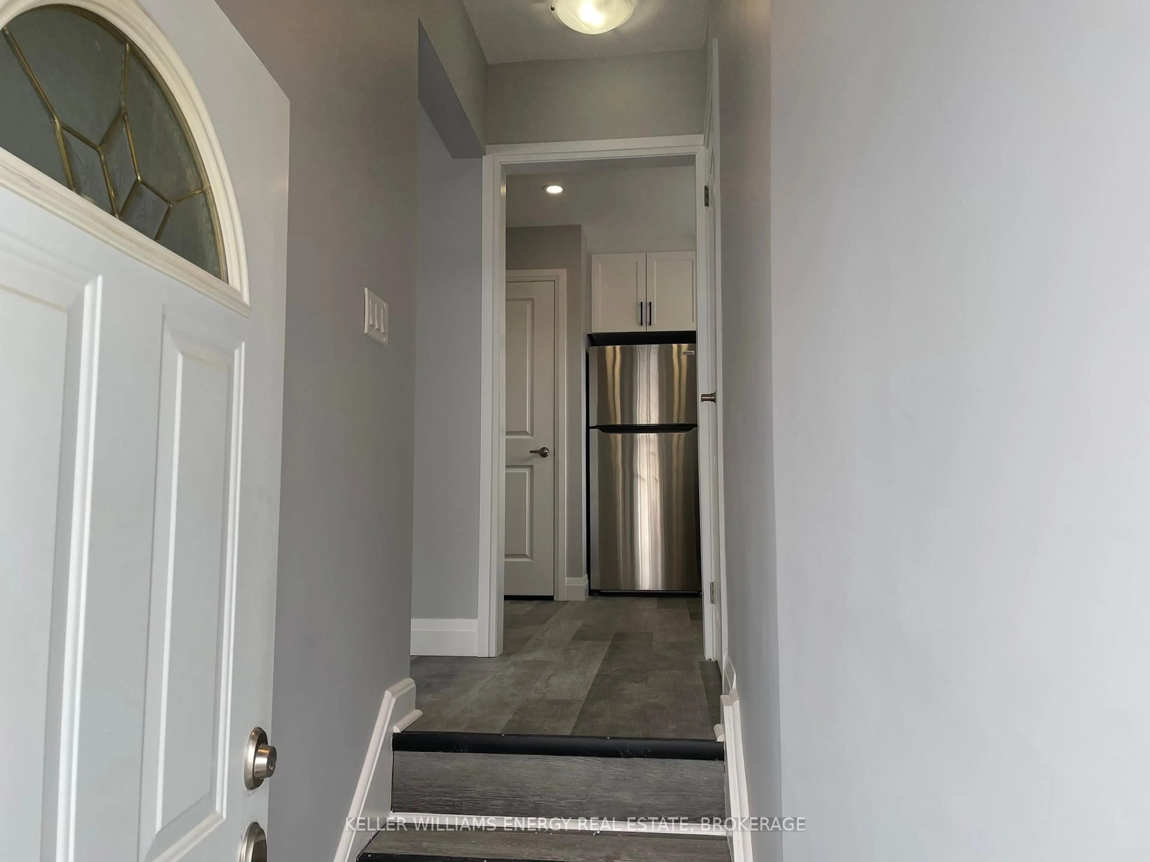 Indoor entryway for 339 Jasper Ave, Oshawa Ontario L1J 1L6