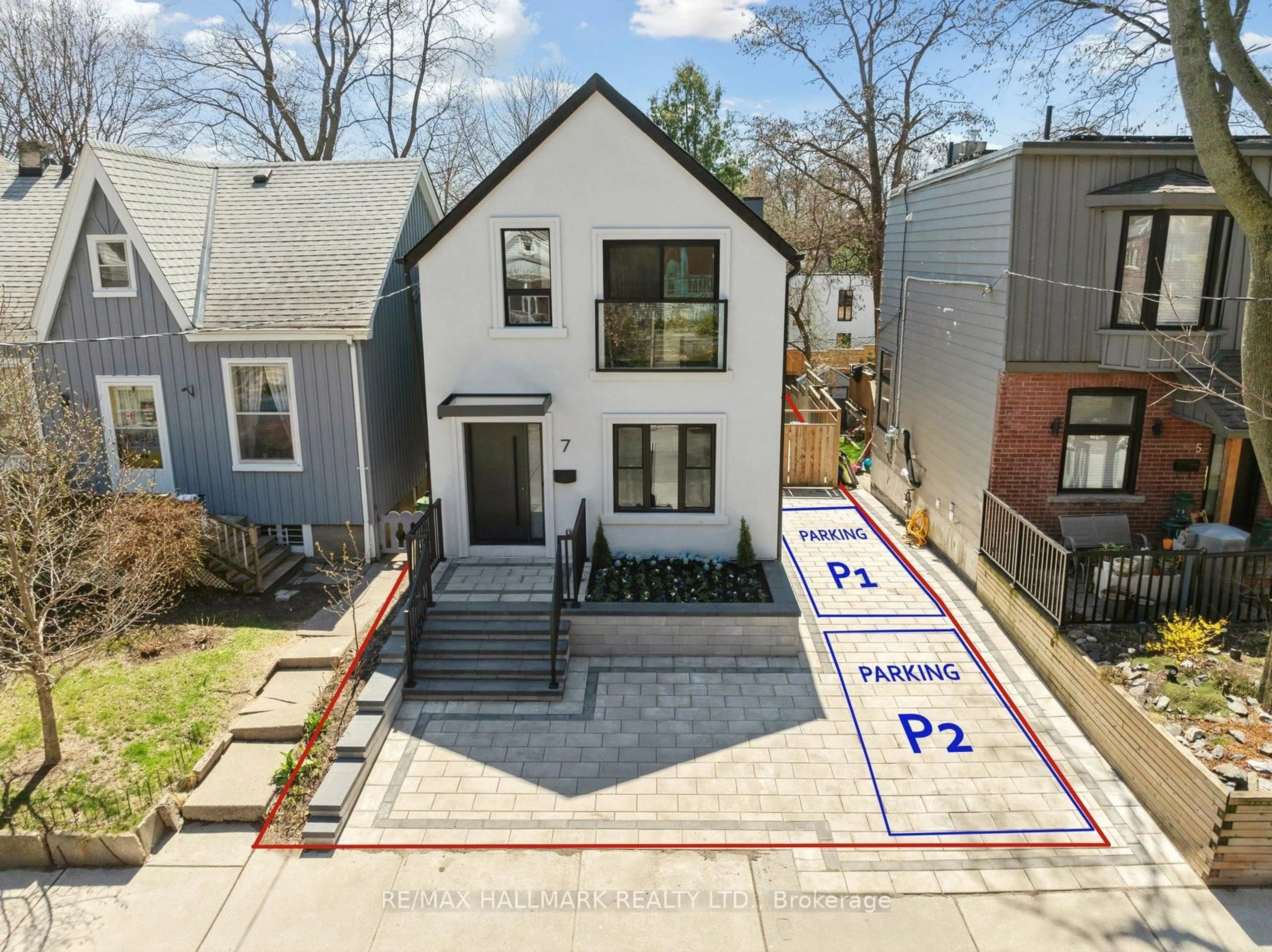 A pic from outside/outdoor area/front of a property/back of a property/a pic from drone, street for 7 Ivy Ave, Toronto Ontario M4L 2H6