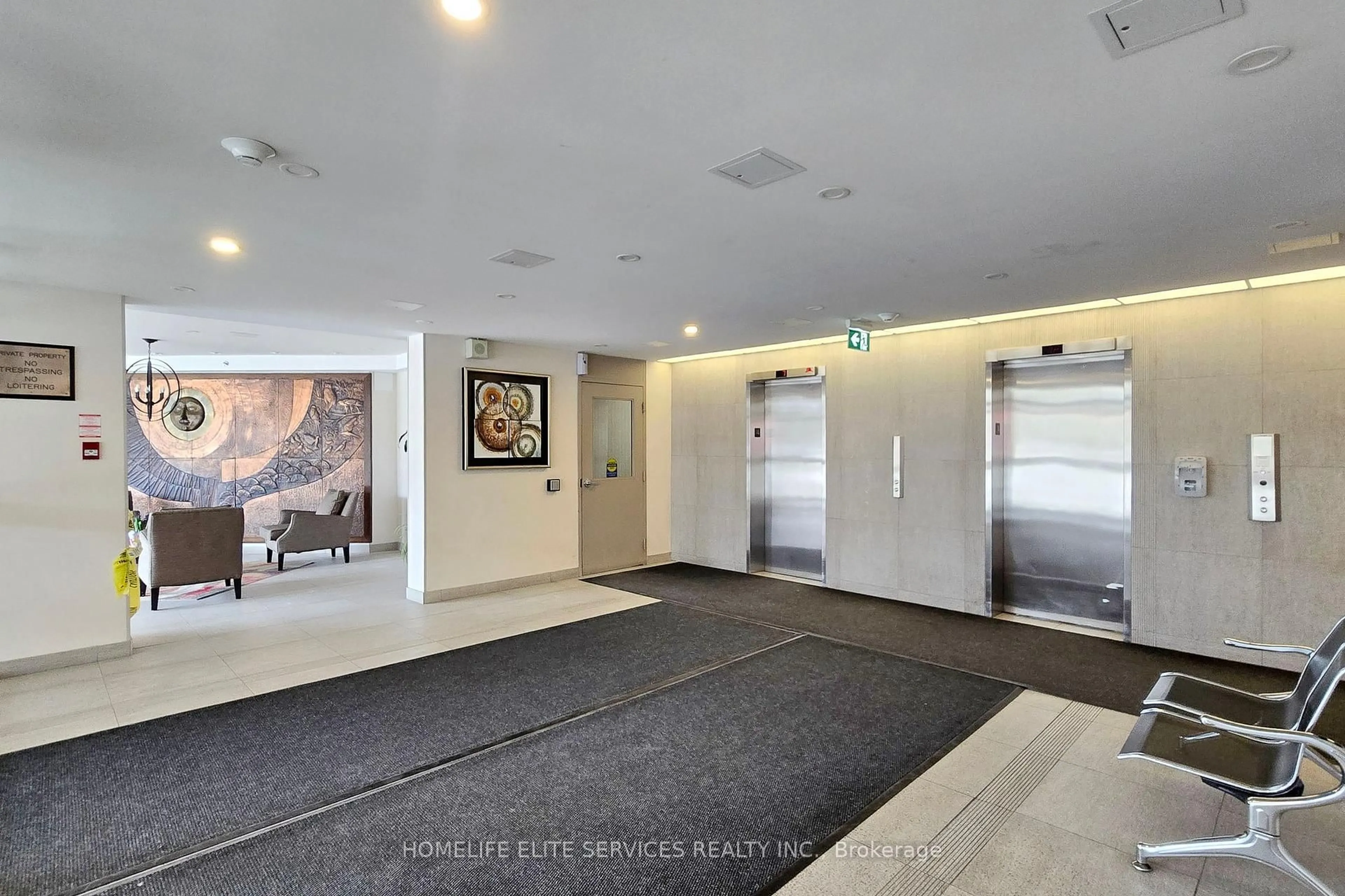 Indoor foyer for 120 Dundalk Dr #511, Toronto Ontario M1P 4V9