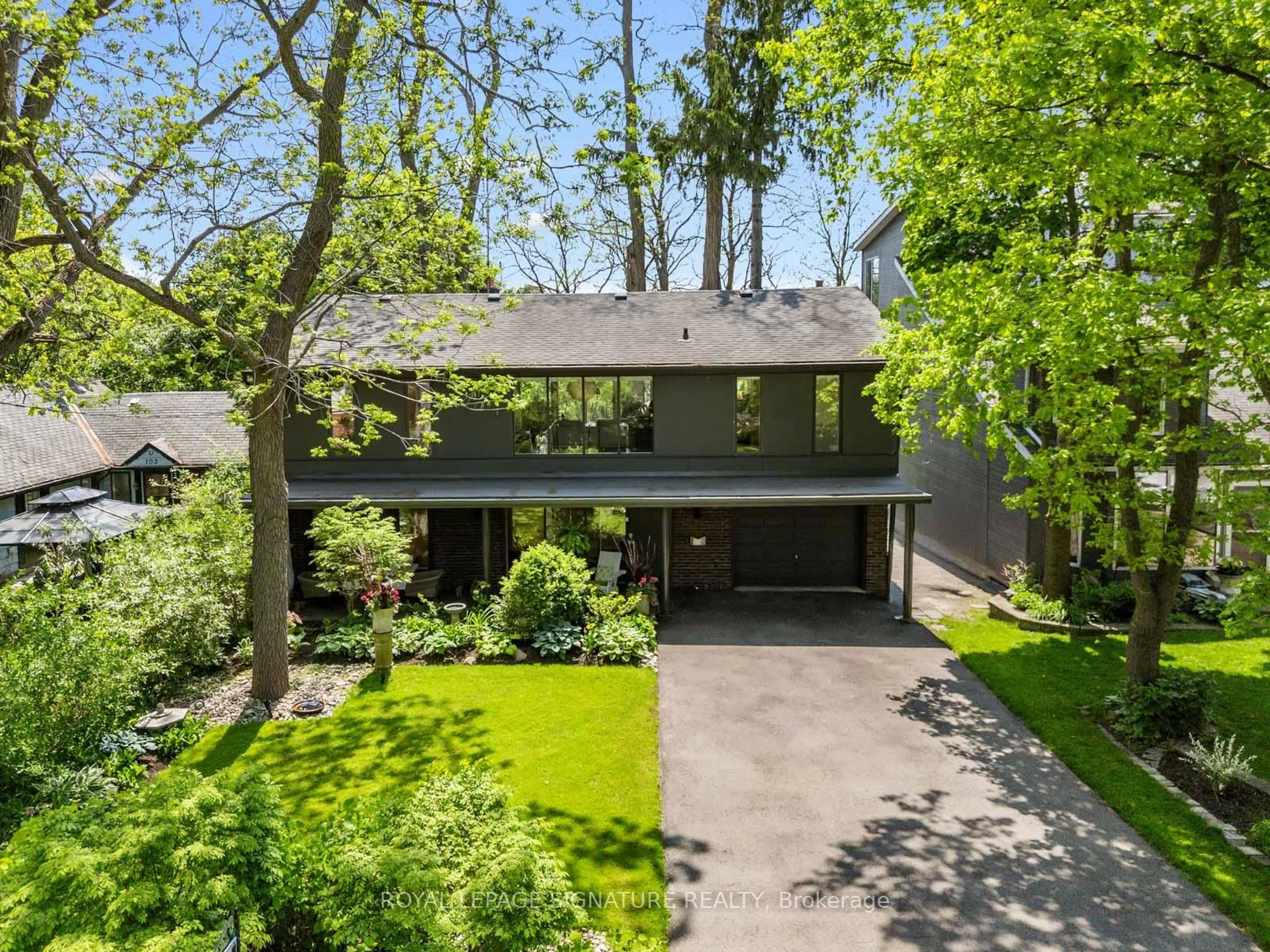 A pic from outside/outdoor area/front of a property/back of a property/a pic from drone, street for 101 Colonel Danforth Tr, Toronto Ontario M1C 1P8