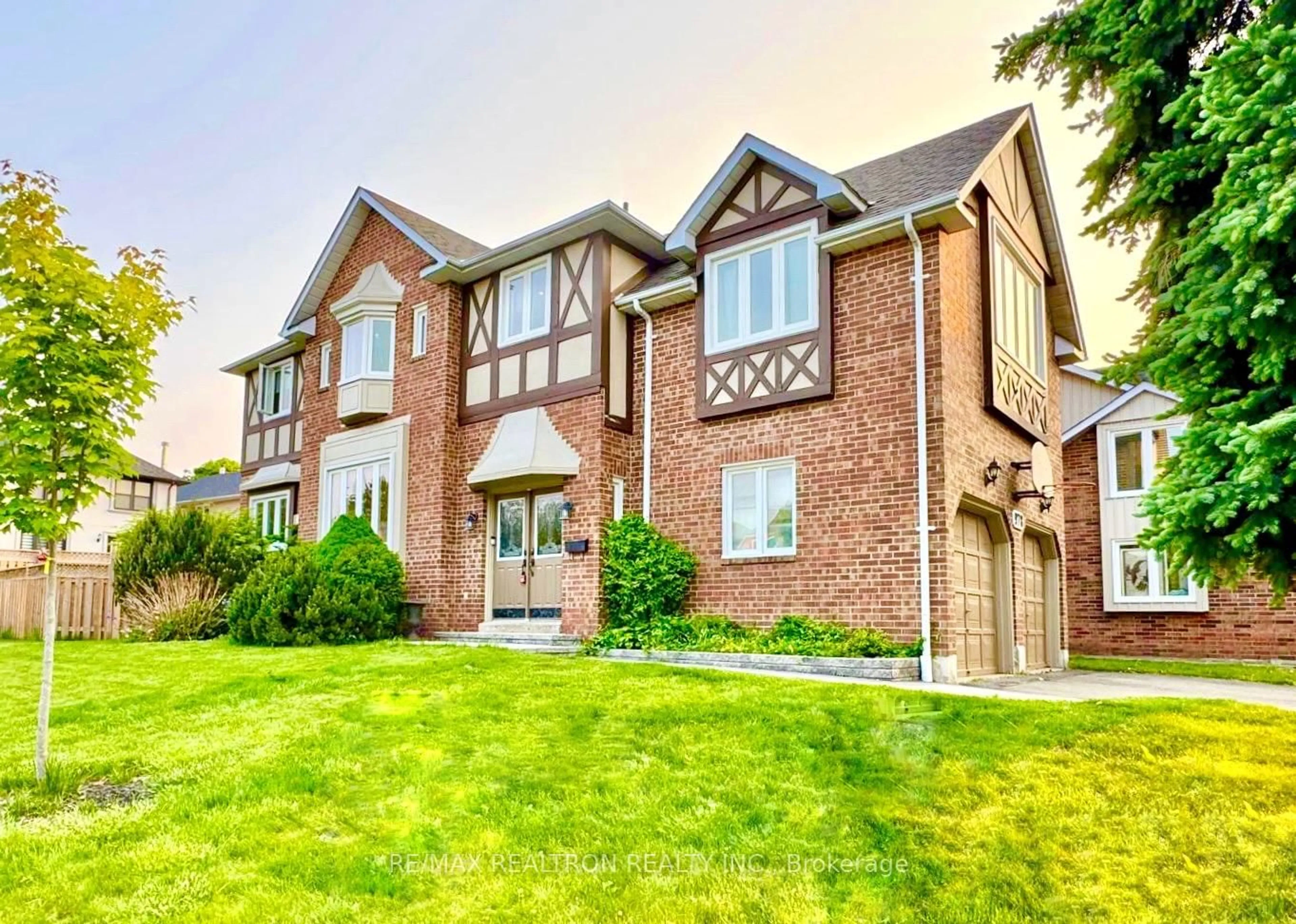 Home with brick exterior material, street for 978 Redbird Cres, Pickering Ontario L1V 5K7