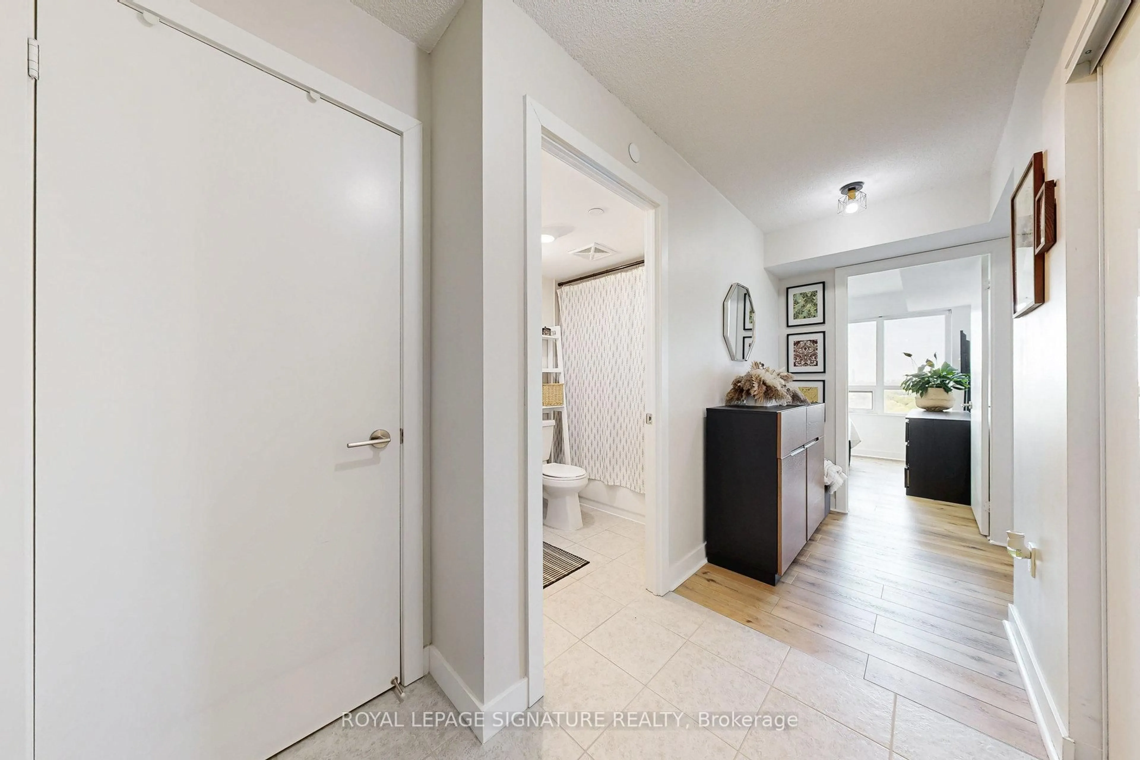 Indoor entryway for 1346 Danforth Rd #1312, Toronto Ontario M1J 0A9