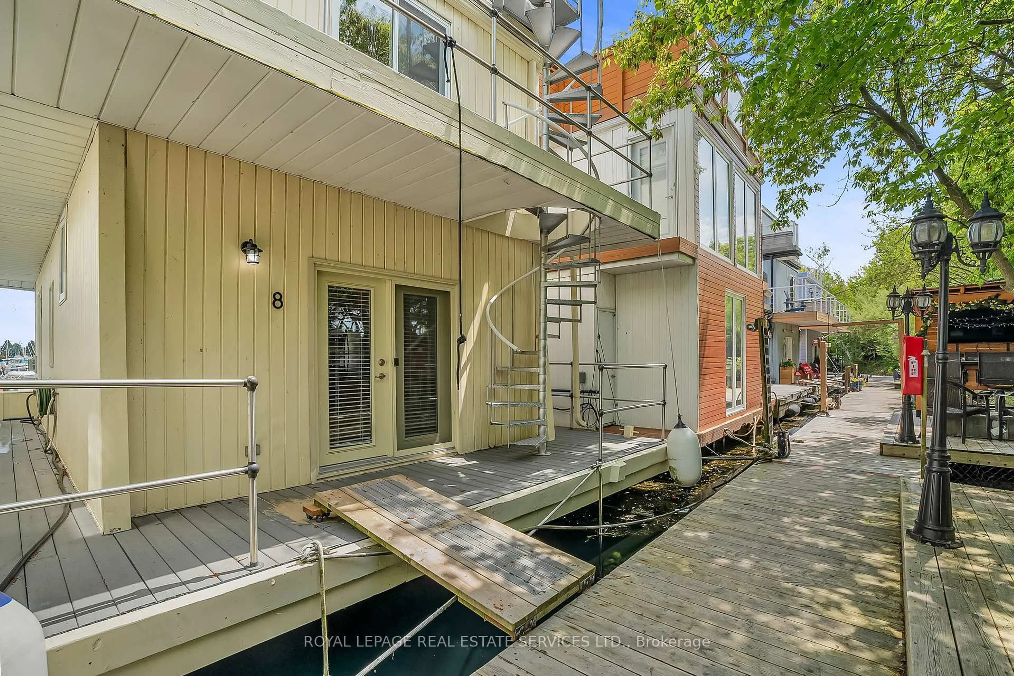Patio, street for 7 Brimley Rd #8, Toronto Ontario M1M 3W3