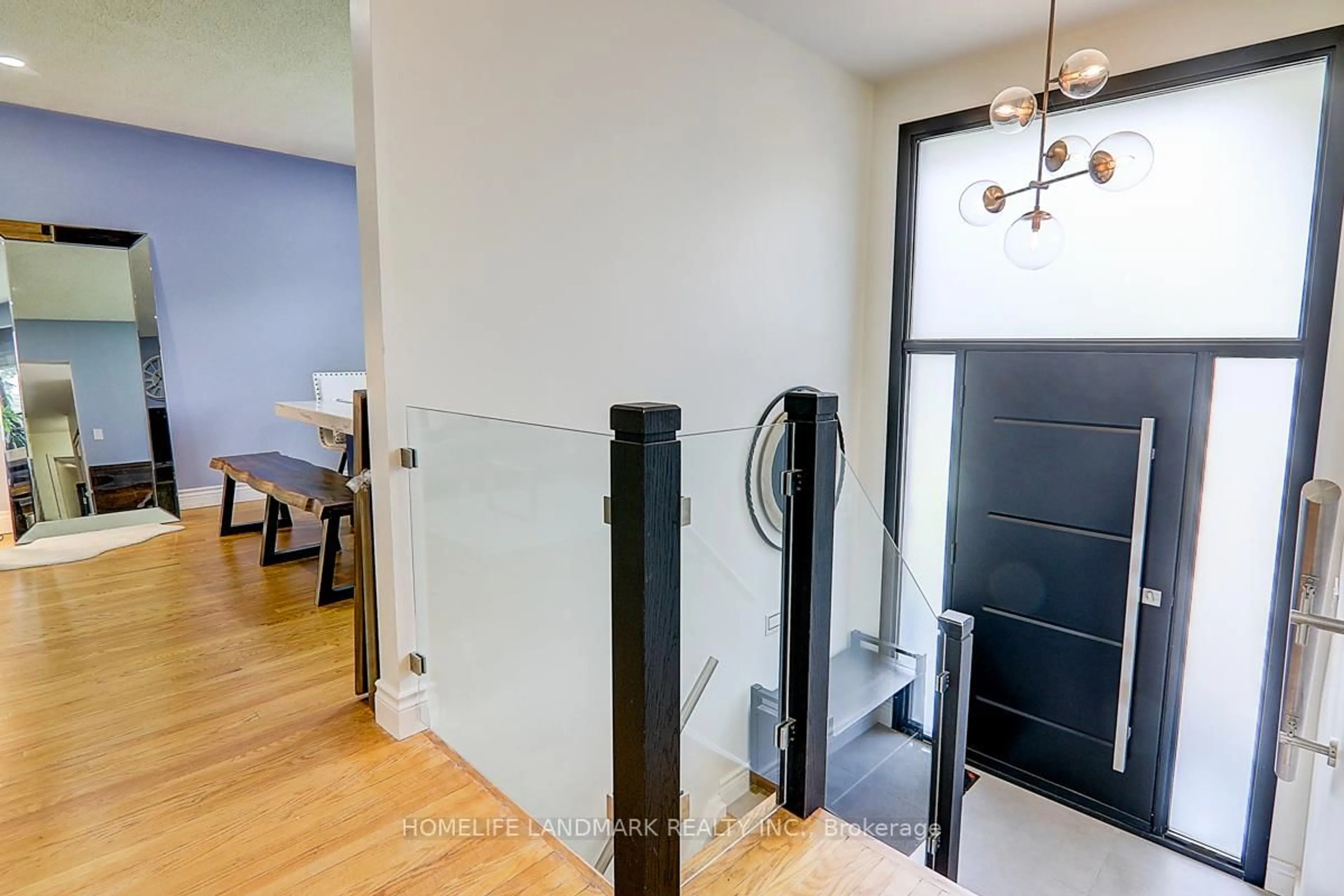 Indoor entryway for 60 Highcastle Rd, Toronto Ontario M1E 4N1