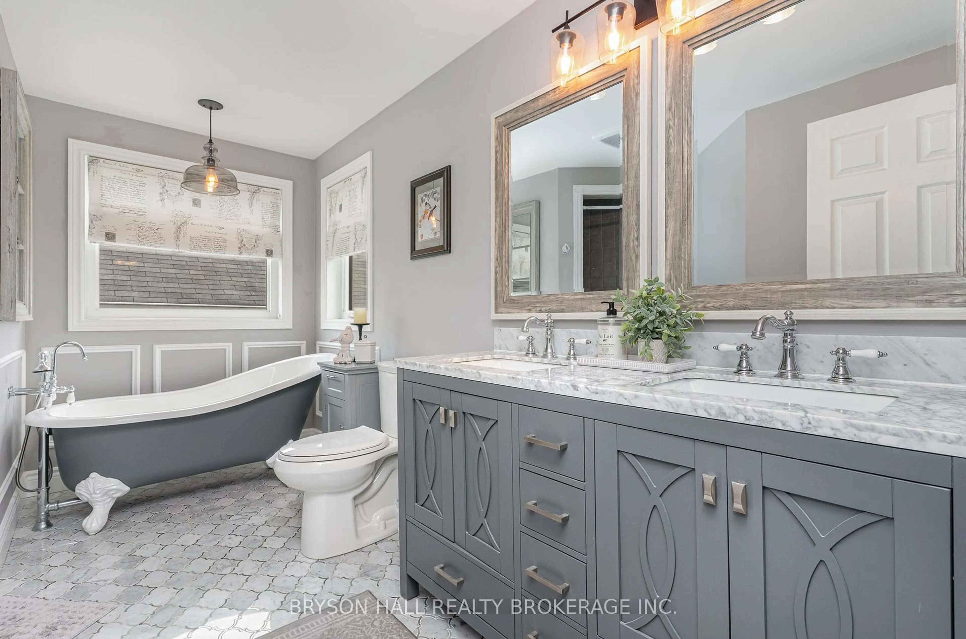 Contemporary bathroom, ceramic/tile floor for 440 Fleetwood Dr, Oshawa Ontario L1K 1C4