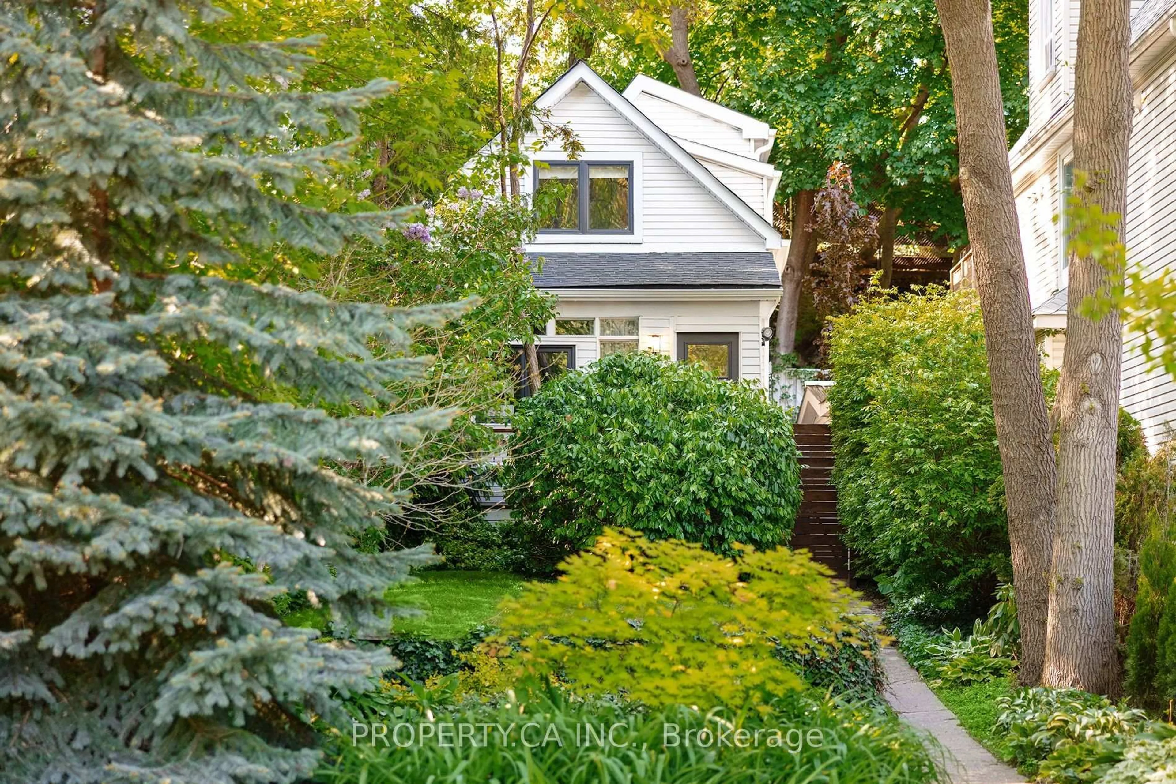 Unknown for 40 Ivy Ave, Toronto Ontario M4L 2H7