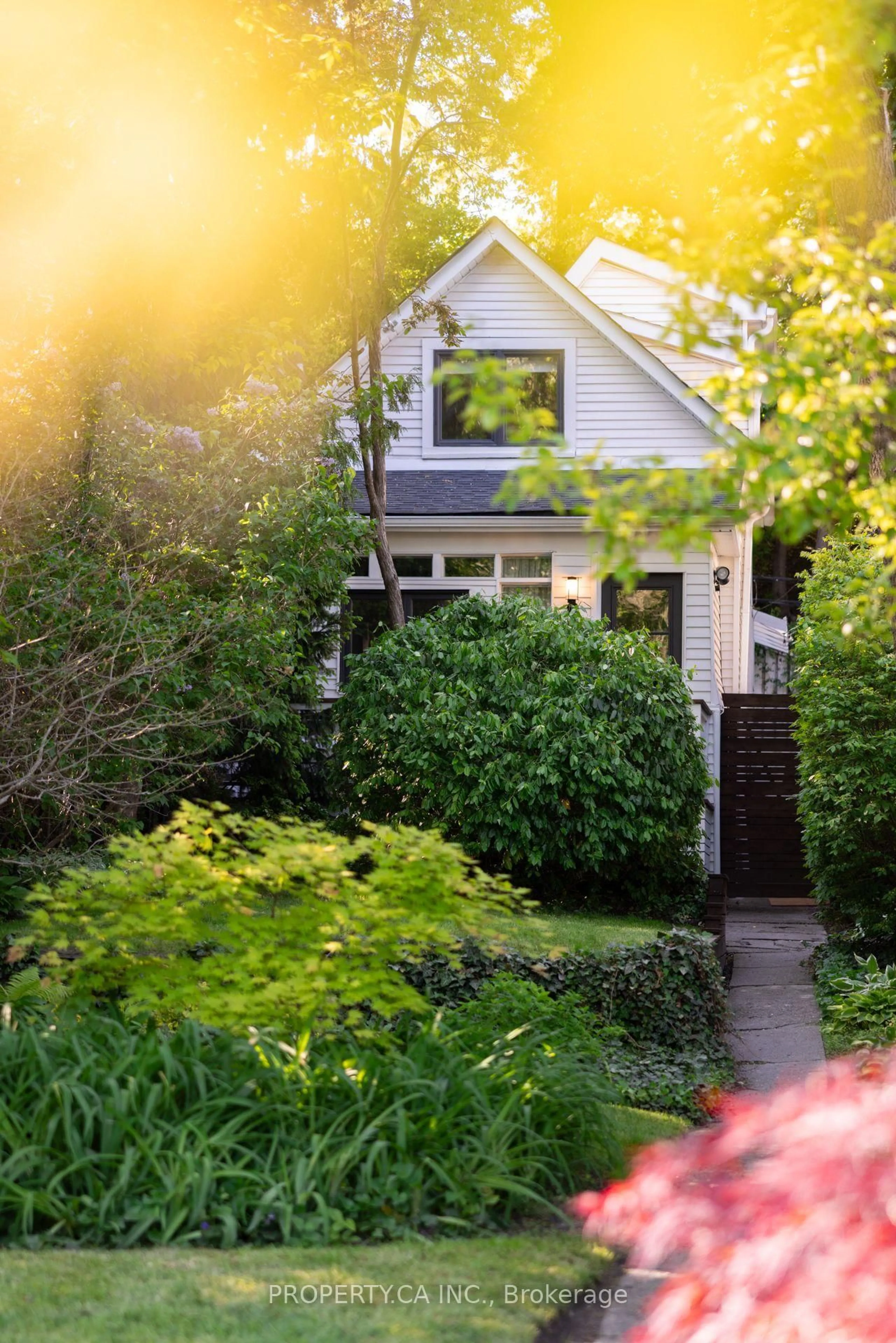Home with vinyl exterior material, street for 40 Ivy Ave, Toronto Ontario M4L 2H7