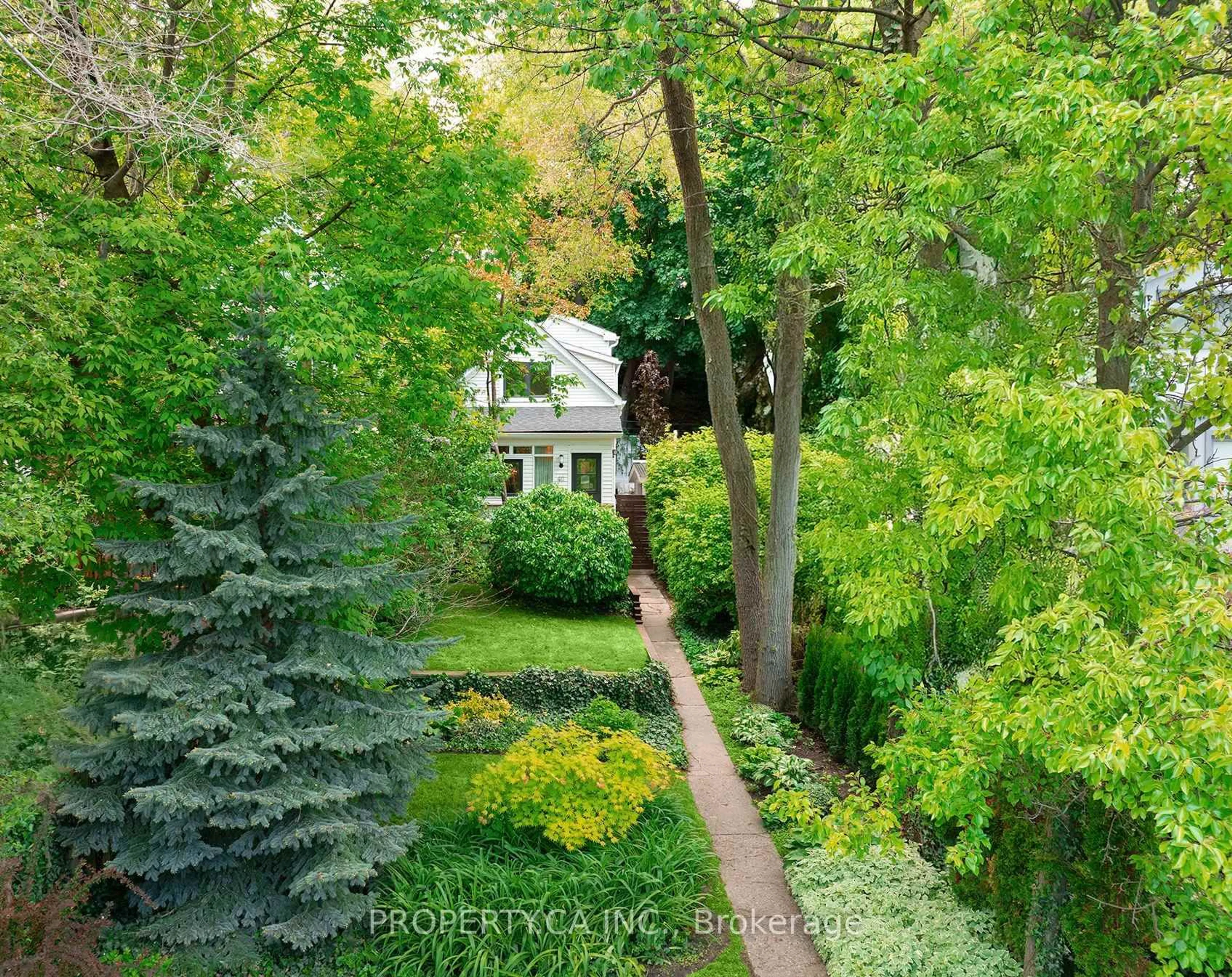 A pic from outside/outdoor area/front of a property/back of a property/a pic from drone, forest/trees view for 40 Ivy Ave, Toronto Ontario M4L 2H7