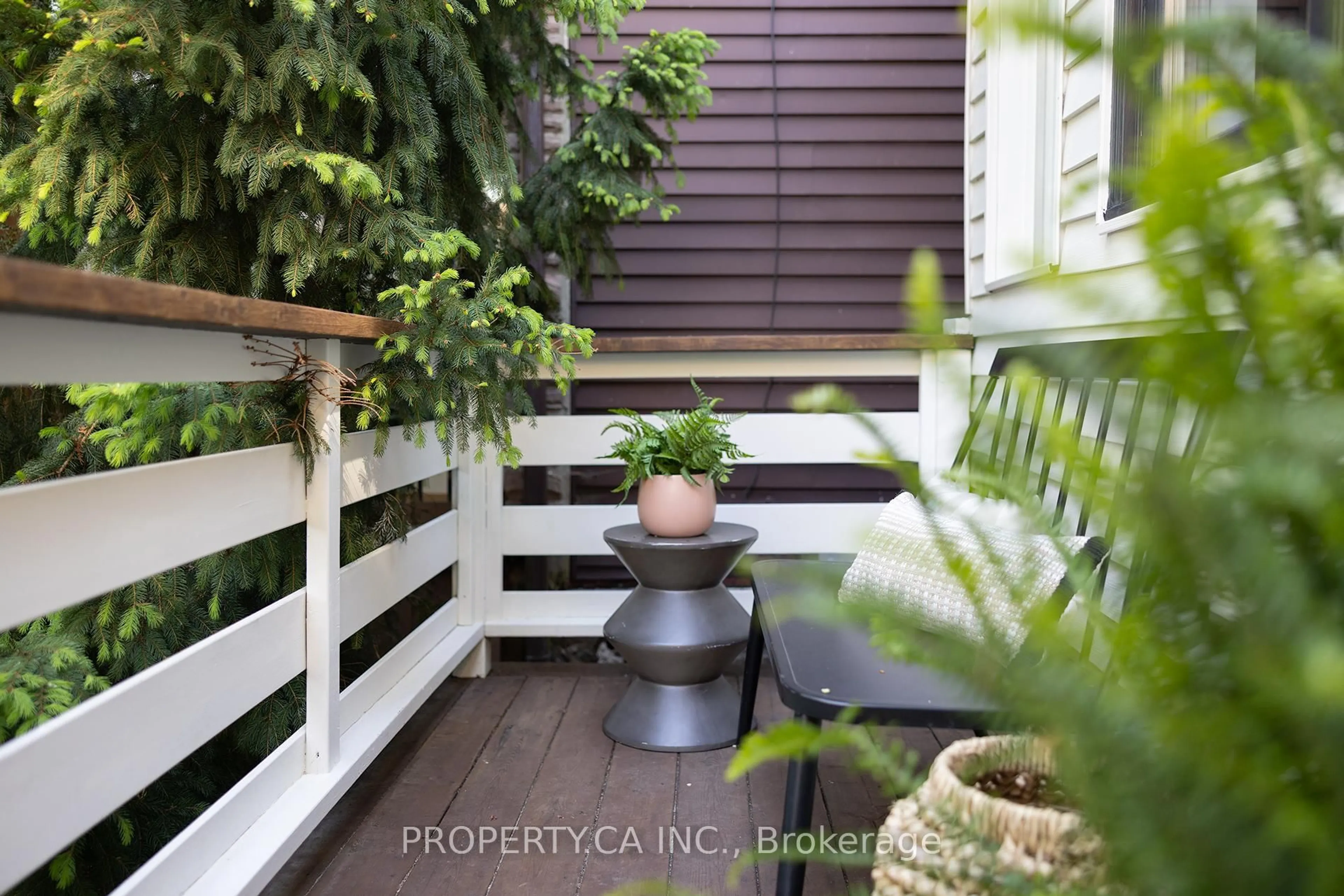 Patio, street for 40 Ivy Ave, Toronto Ontario M4L 2H7