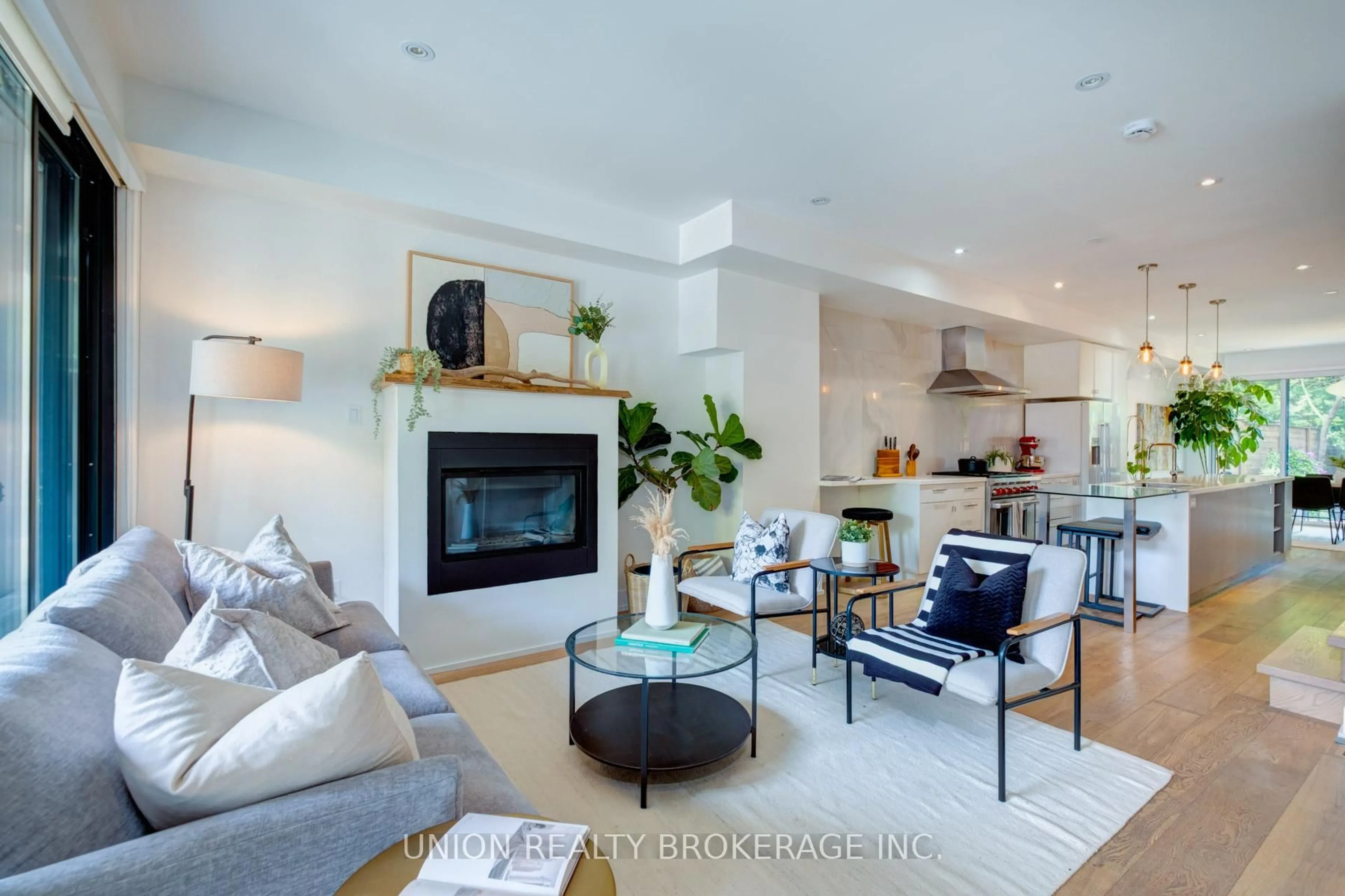 Living room with furniture, unknown for 46 Harriet St, Toronto Ontario M4L 2E9