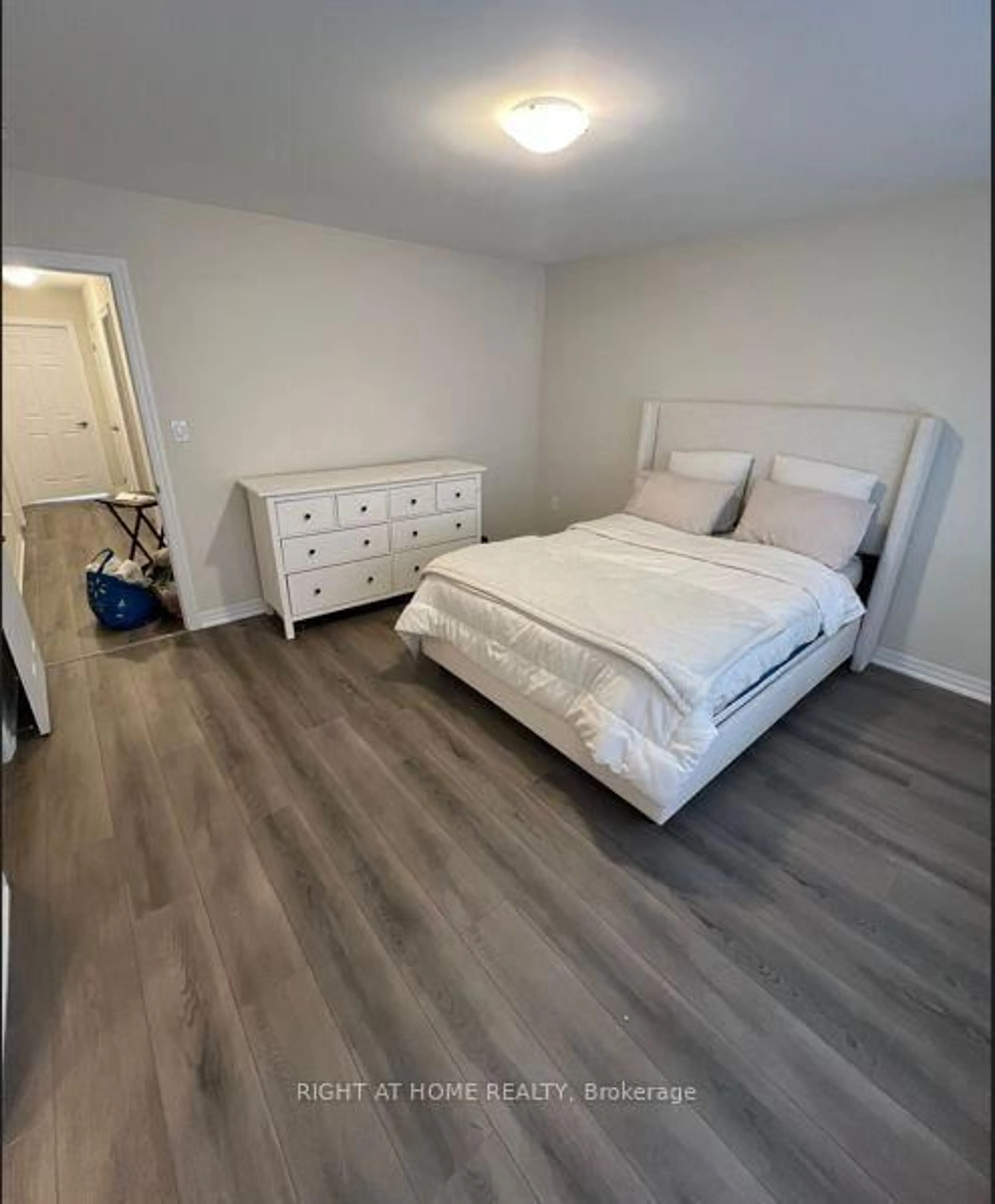A pic of a room for 30 Northrop Ave, Clarington Ontario L1B 0W7