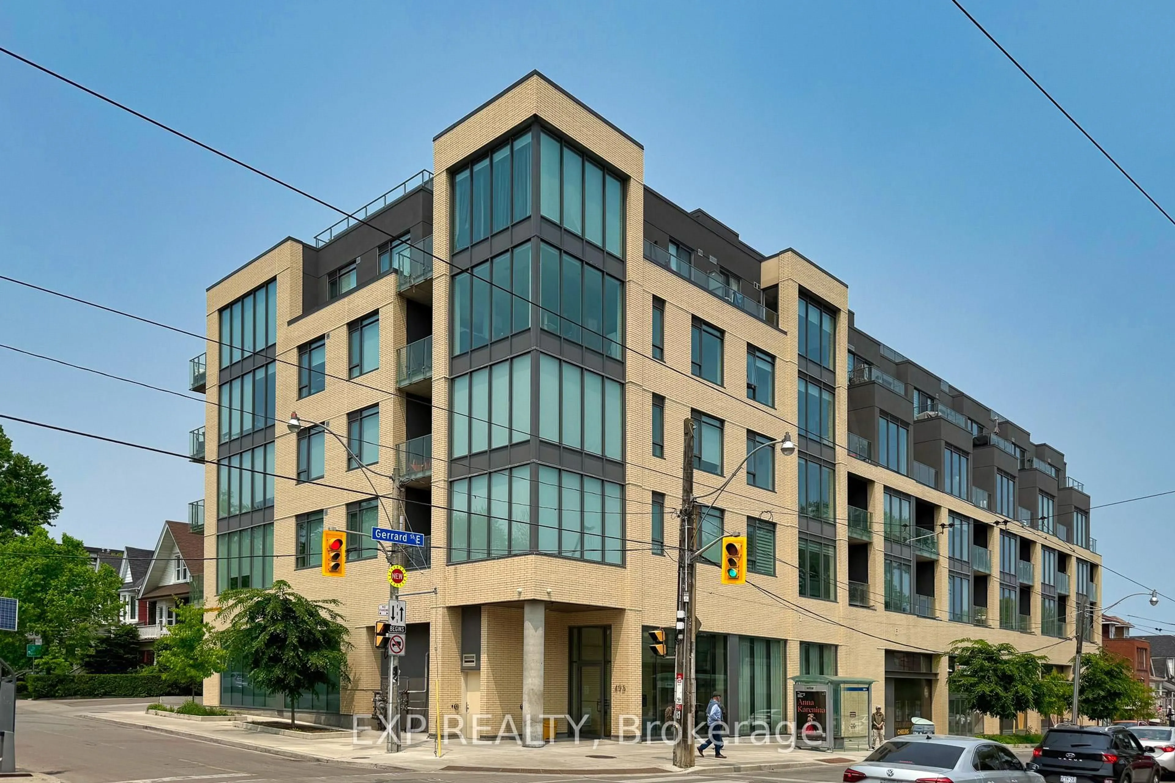 Indoor foyer for 495 Logan Ave #201, Toronto Ontario M4K 0A5