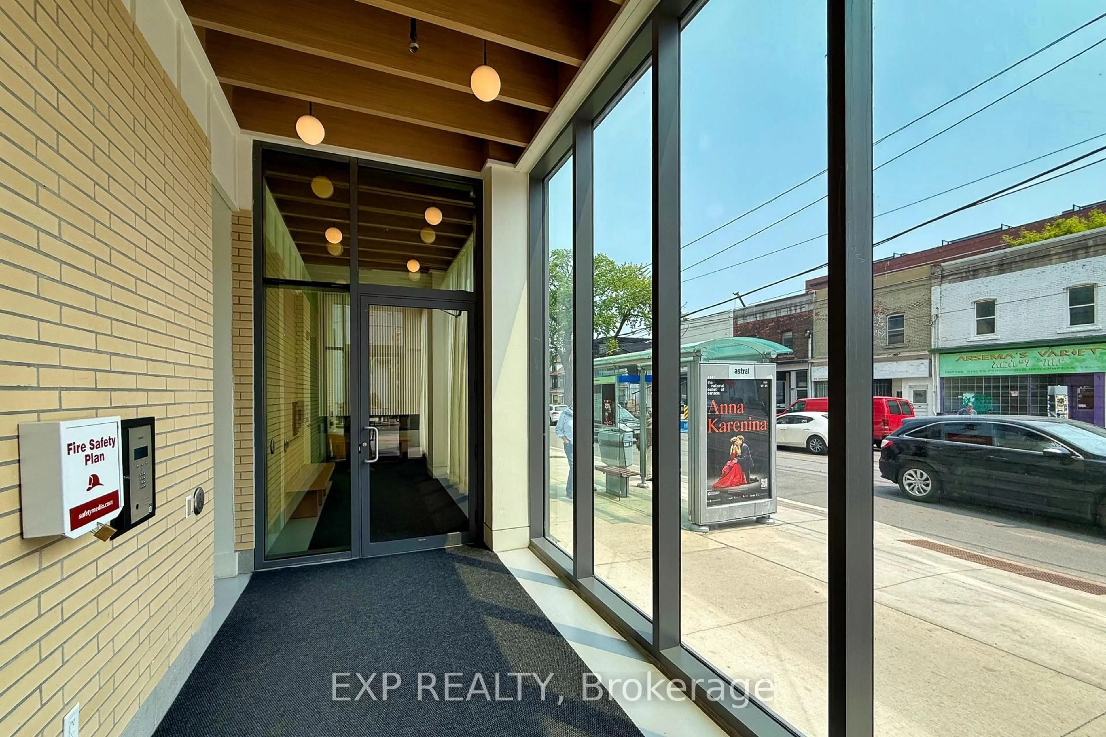 Indoor entryway for 495 Logan Ave #201, Toronto Ontario M4K 0A5