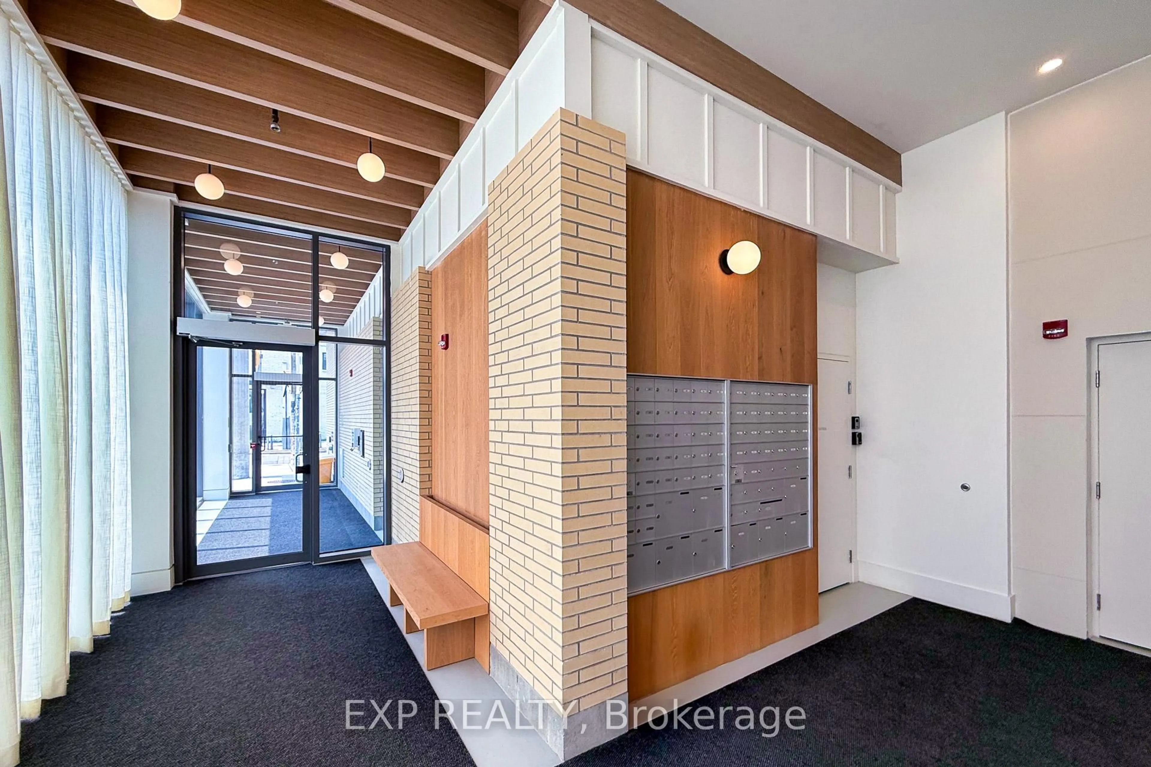 Indoor foyer for 495 Logan Ave #201, Toronto Ontario M4K 0A5