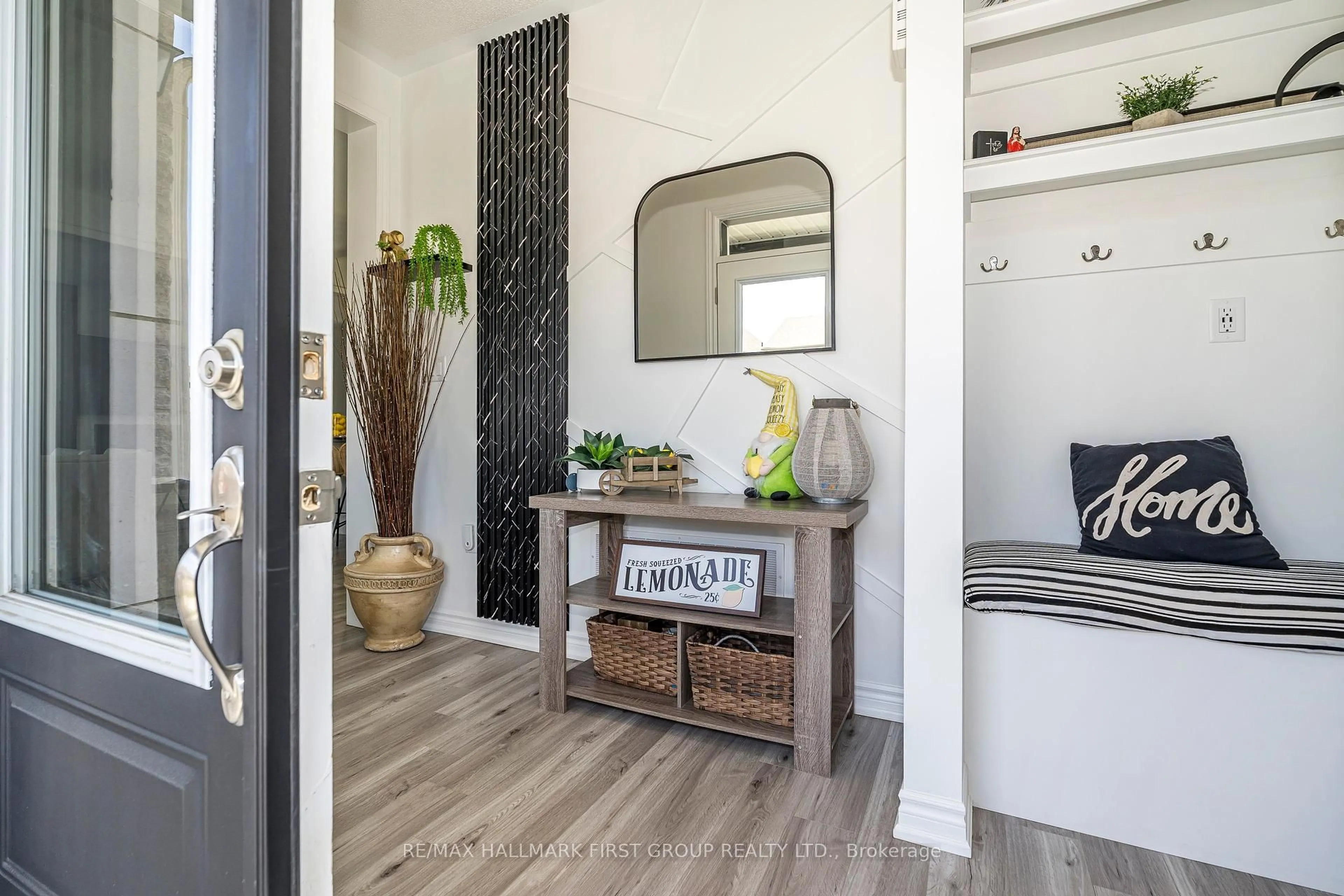 Indoor entryway for 1492 Hawktail Path, Pickering Ontario L1X 0N9