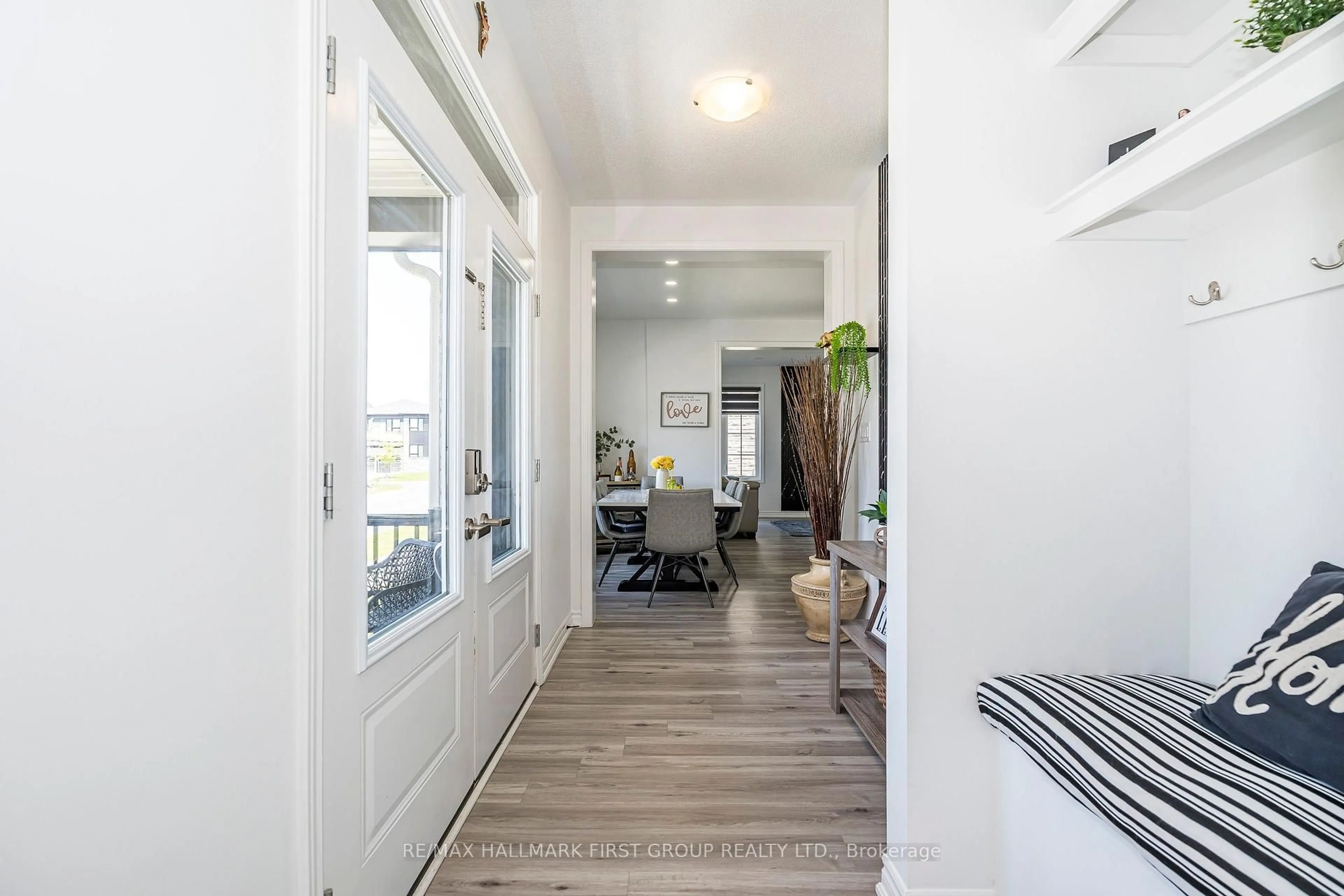 Indoor entryway for 1492 Hawktail Path, Pickering Ontario L1X 0N9