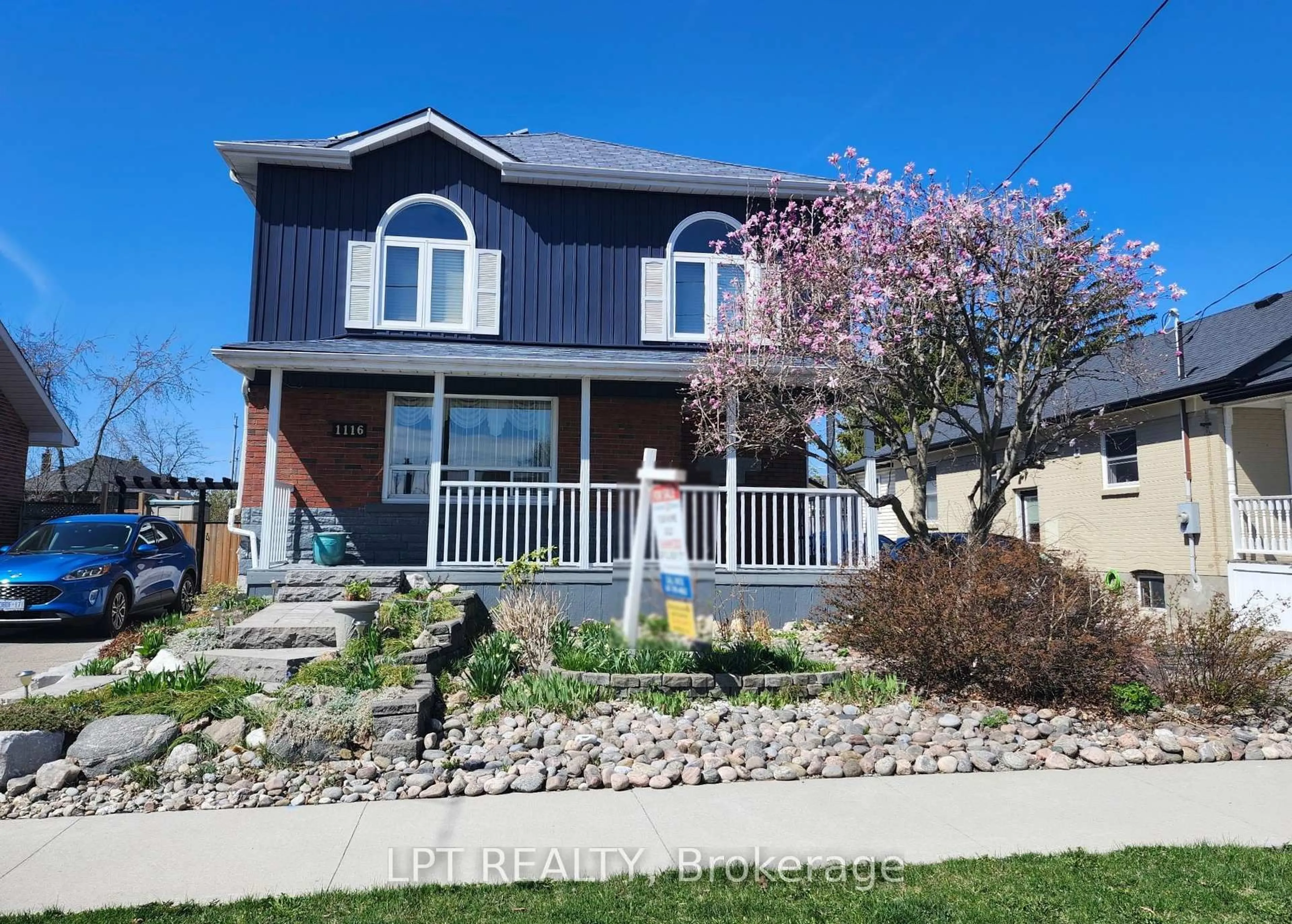 Home with vinyl exterior material, street for 1116 Green St, Whitby Ontario L1N 4G7